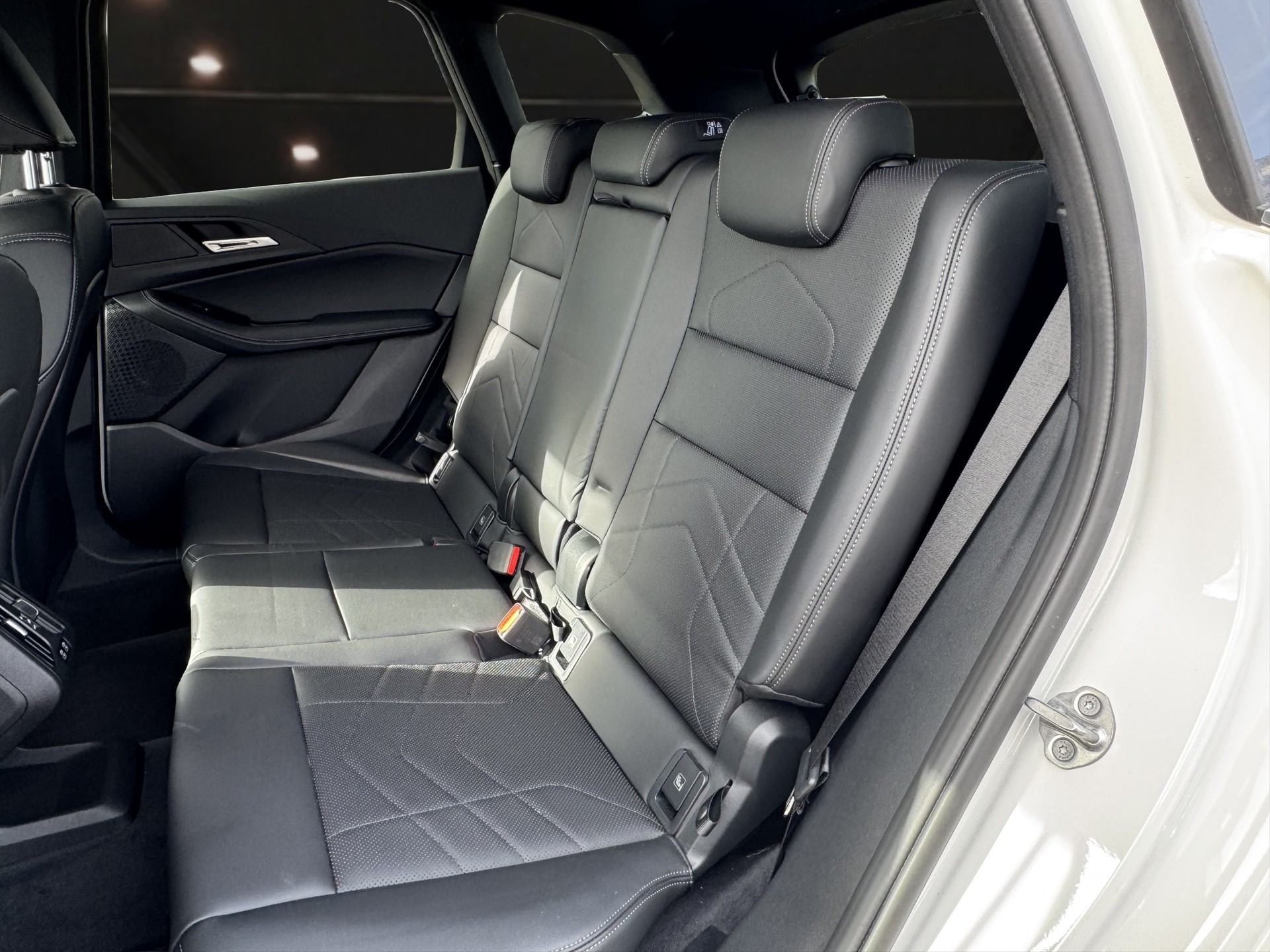 BMW 218d Active Tourer-image-12
