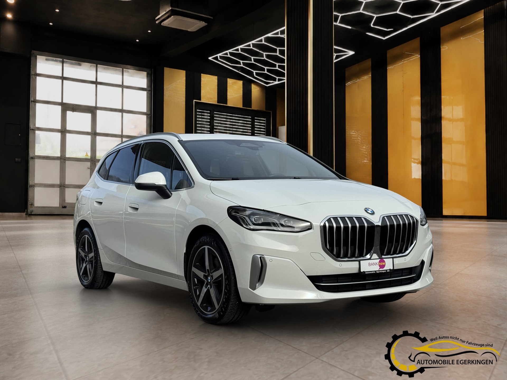 BMW 218d Active Tourer-showroom-element-2