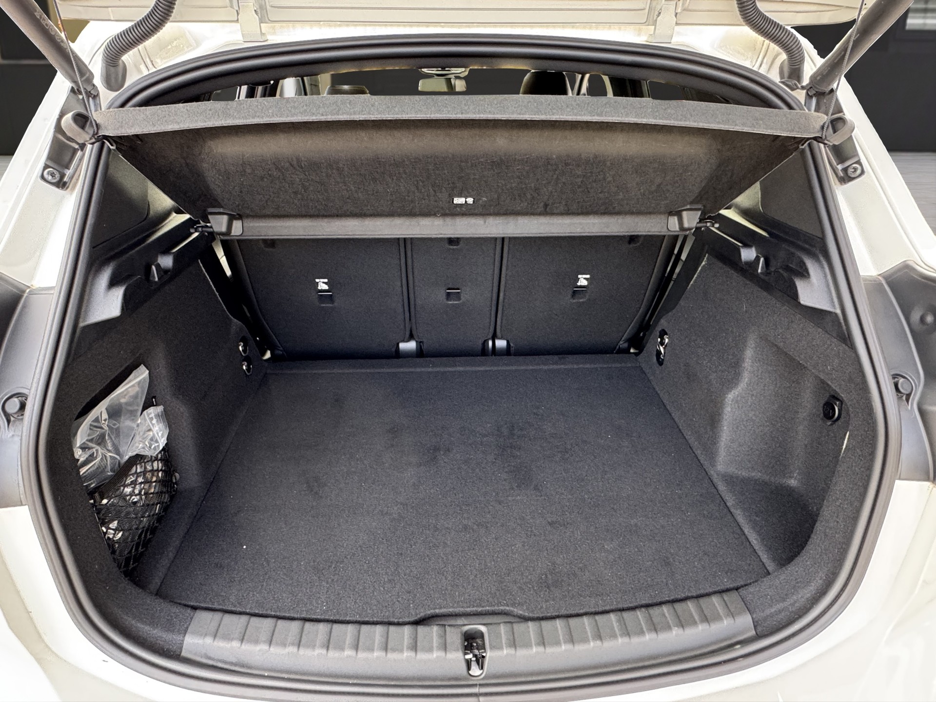 BMW 218d Active Tourer-image-13