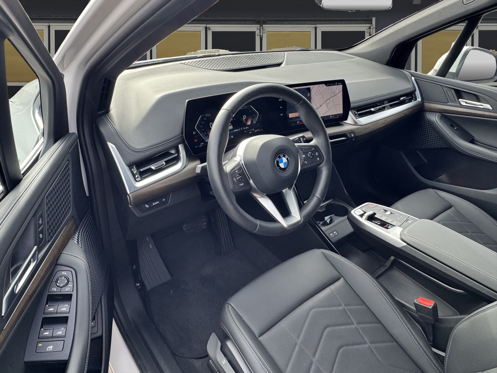 BMW 218d Active Tourer-image-8