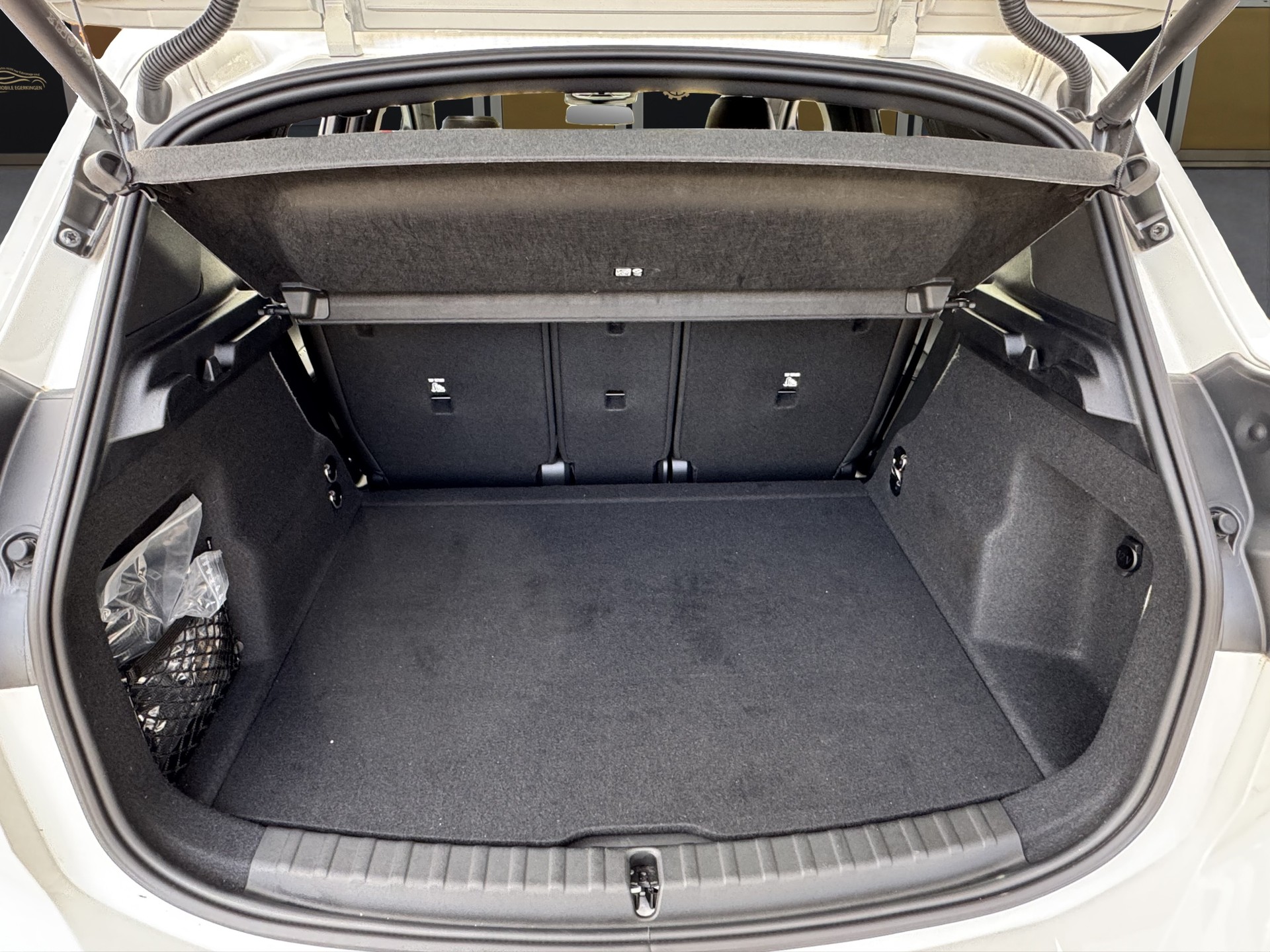 BMW 218d Active Tourer-image-13