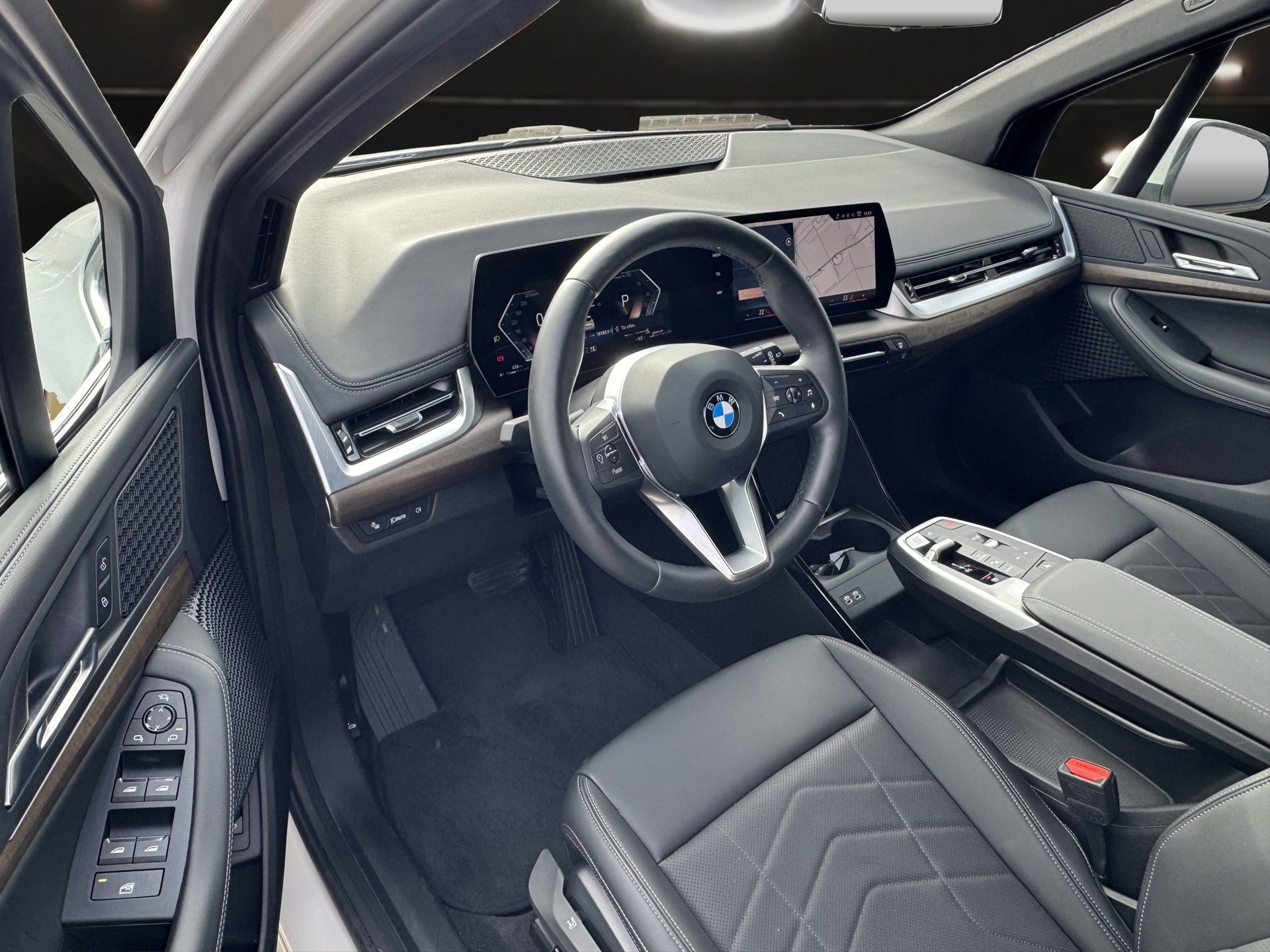 BMW 218d Active Tourer-image-8