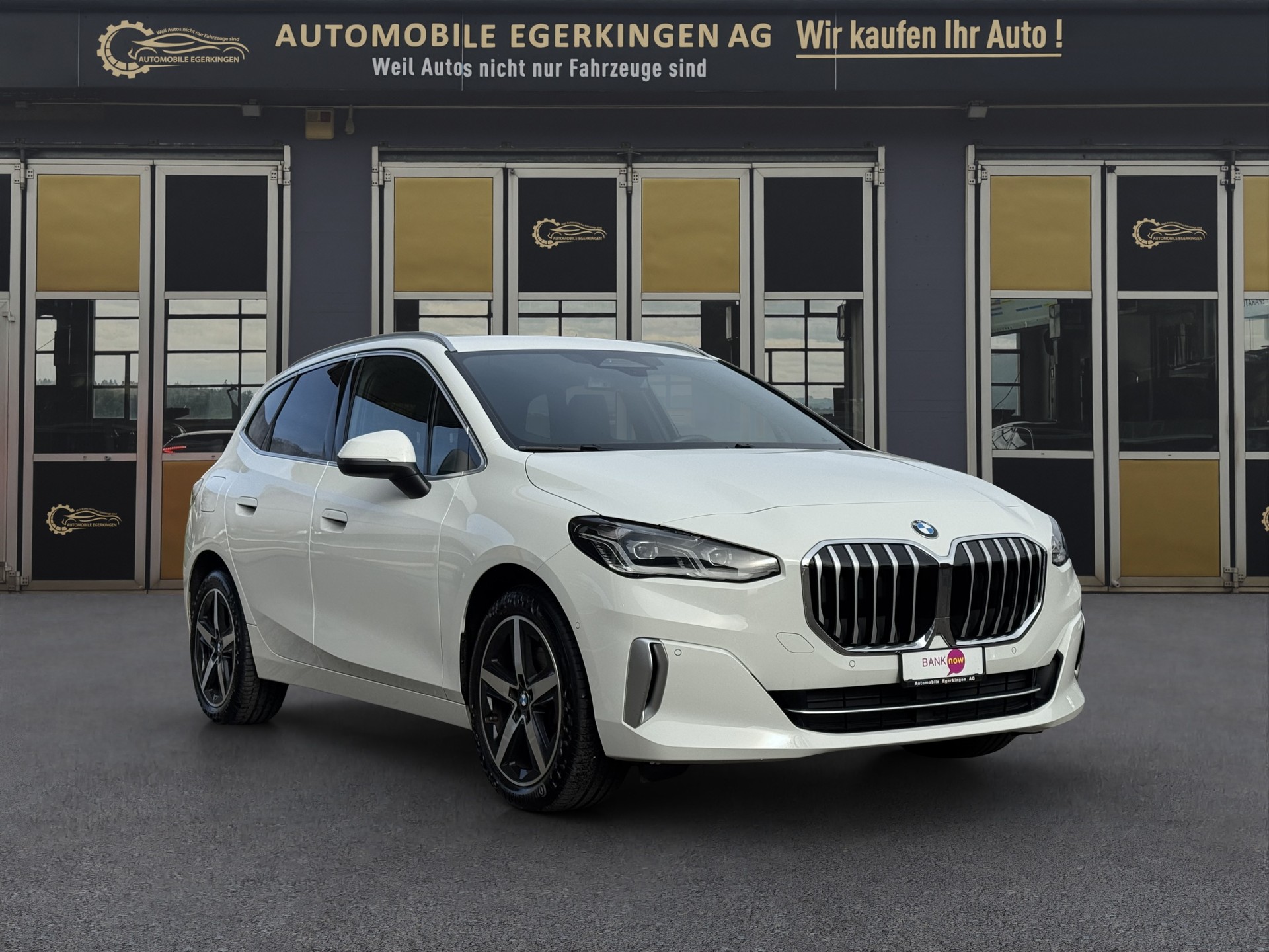 BMW 218d Active Tourer-showroom-element-2