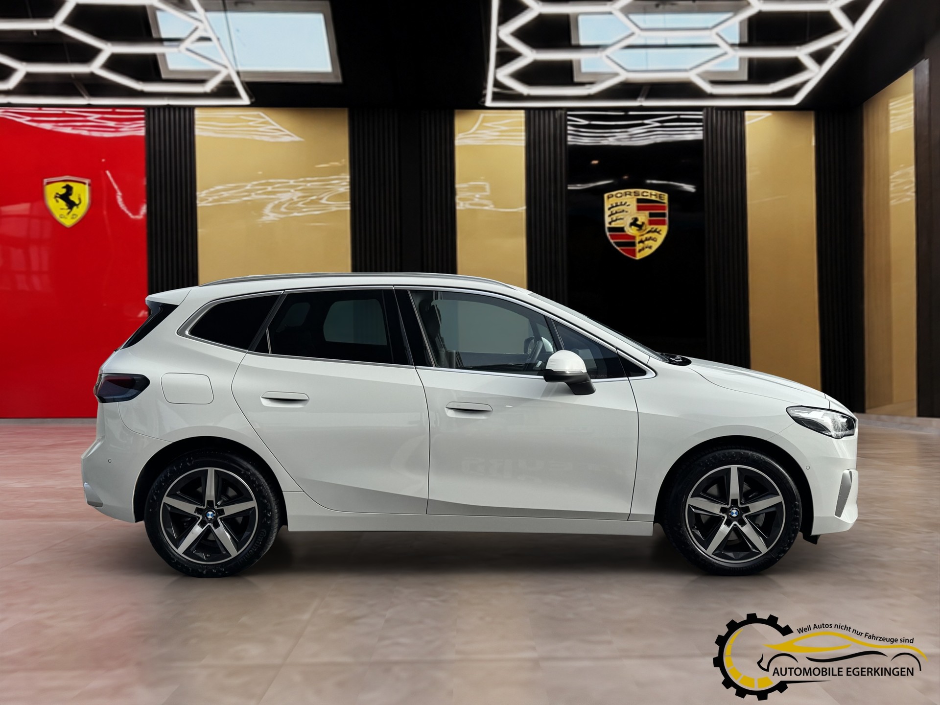 BMW 218d Active Tourer-showroom-element-3