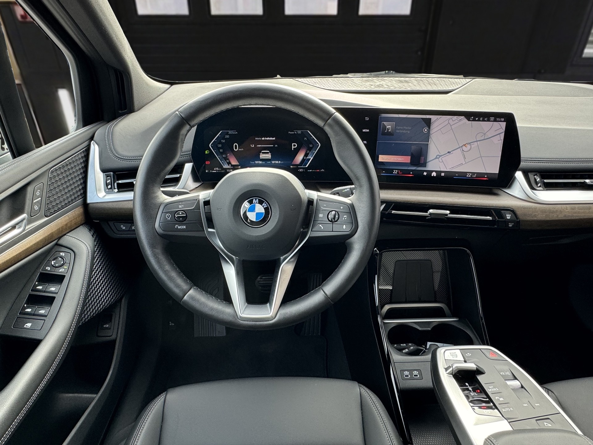 BMW 218d Active Tourer-image-11