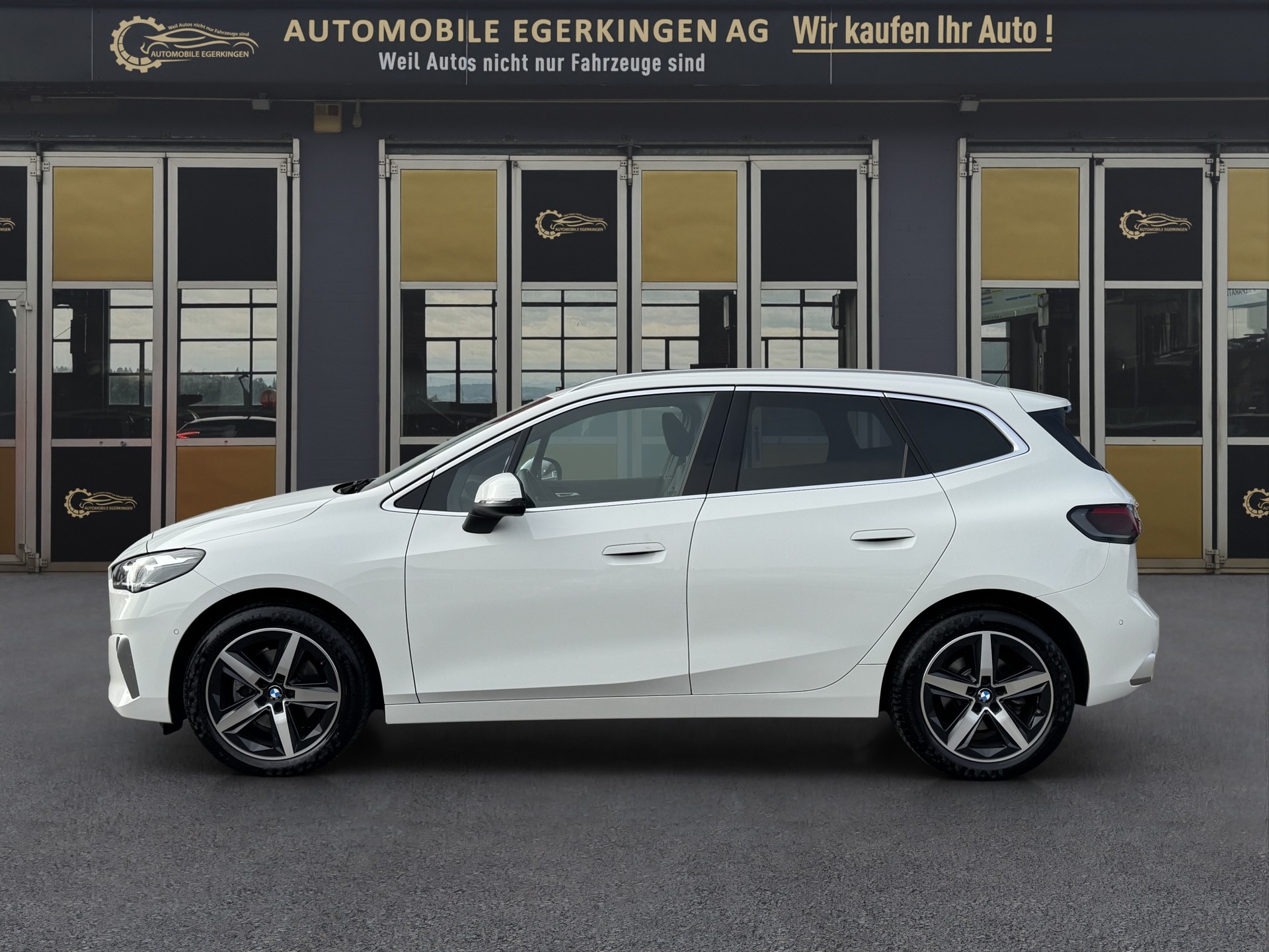 BMW 218d Active Tourer-image-7