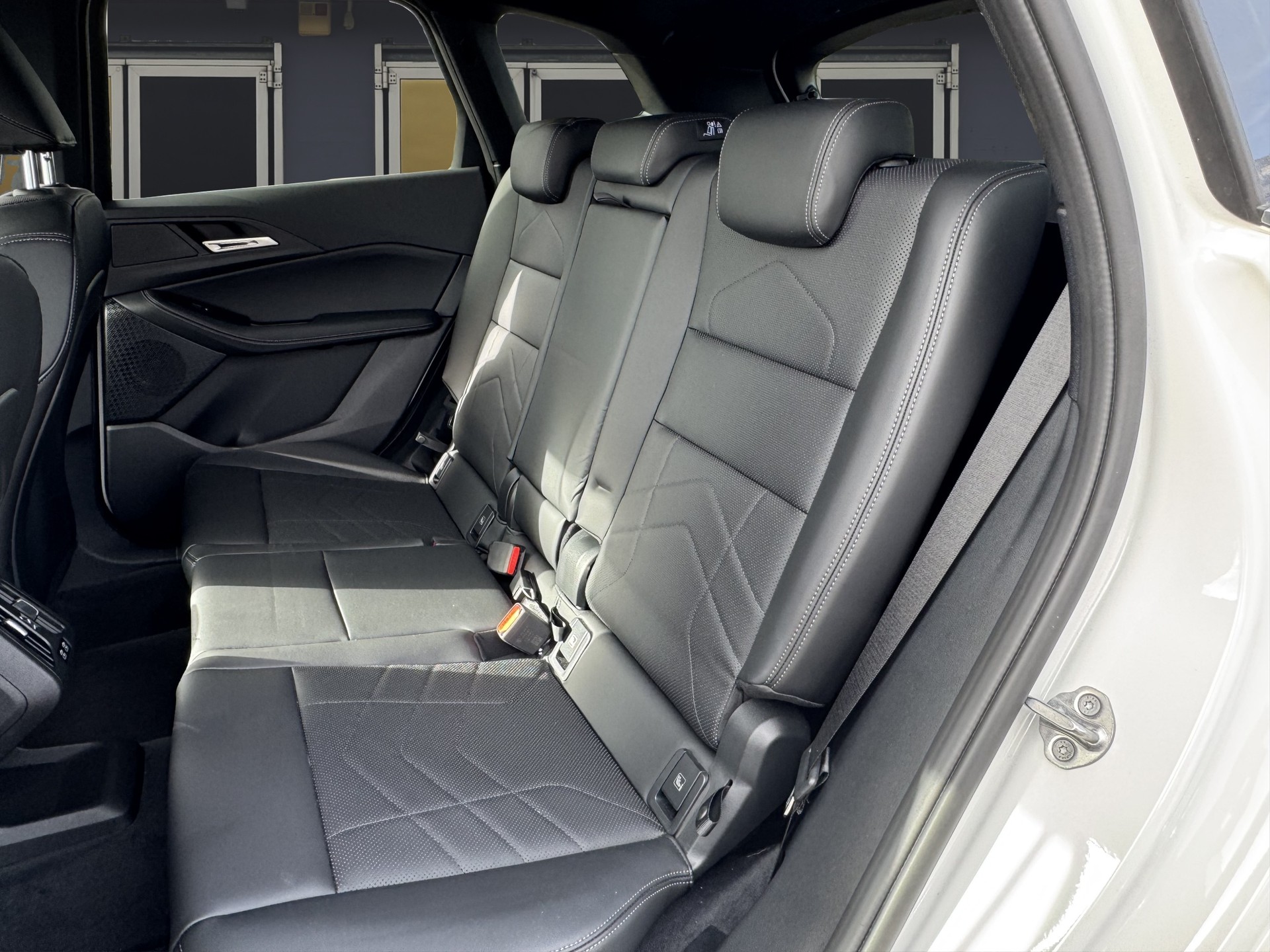 BMW 218d Active Tourer-image-12