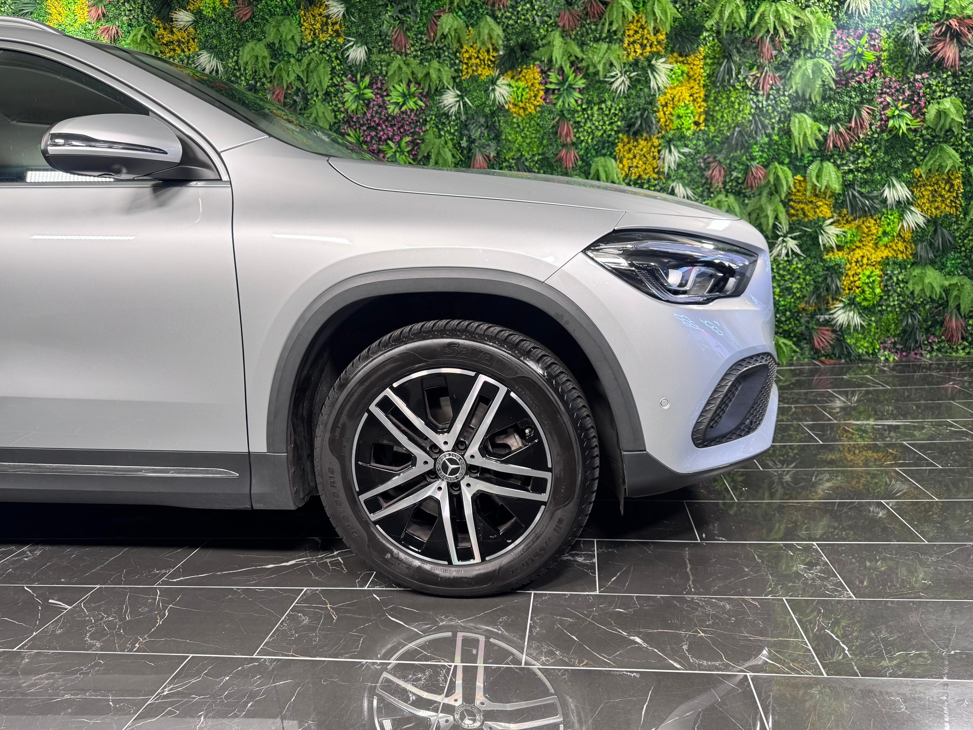 MERCEDES-BENZ GLA 220d 4Matic Progressive 8G-DCT-image-2