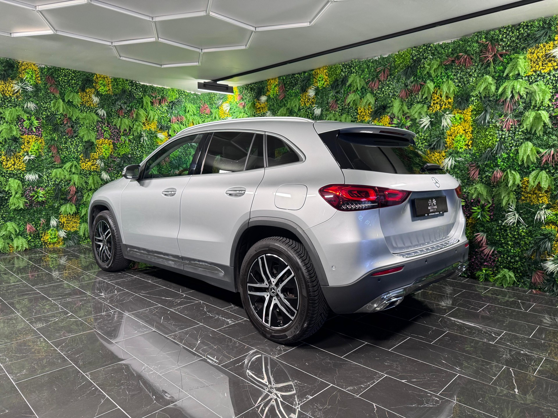MERCEDES-BENZ GLA 220d 4Matic Progressive 8G-DCT-image-4