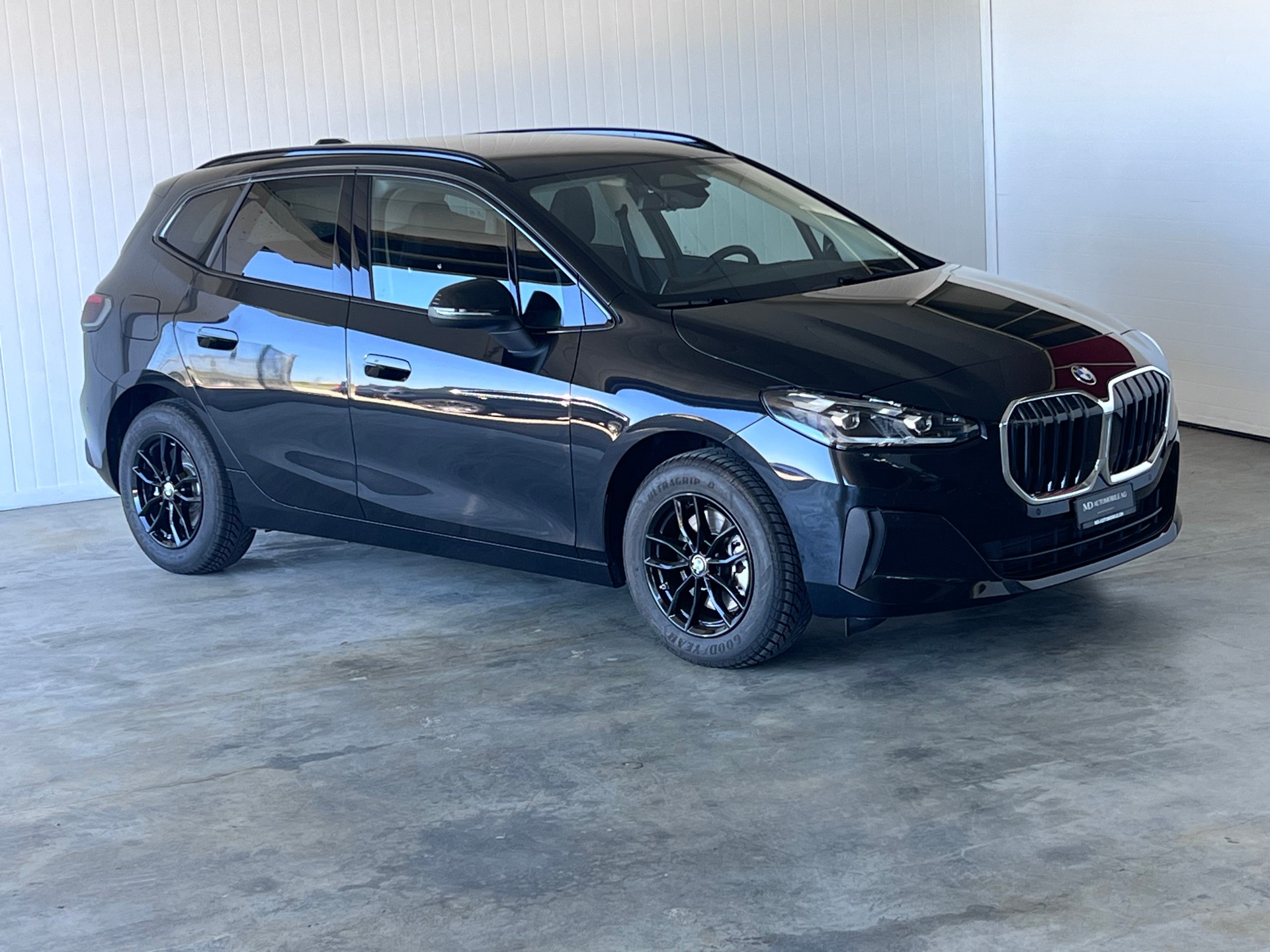 BMW 220i Active Tourer DKG-showroom-element-1