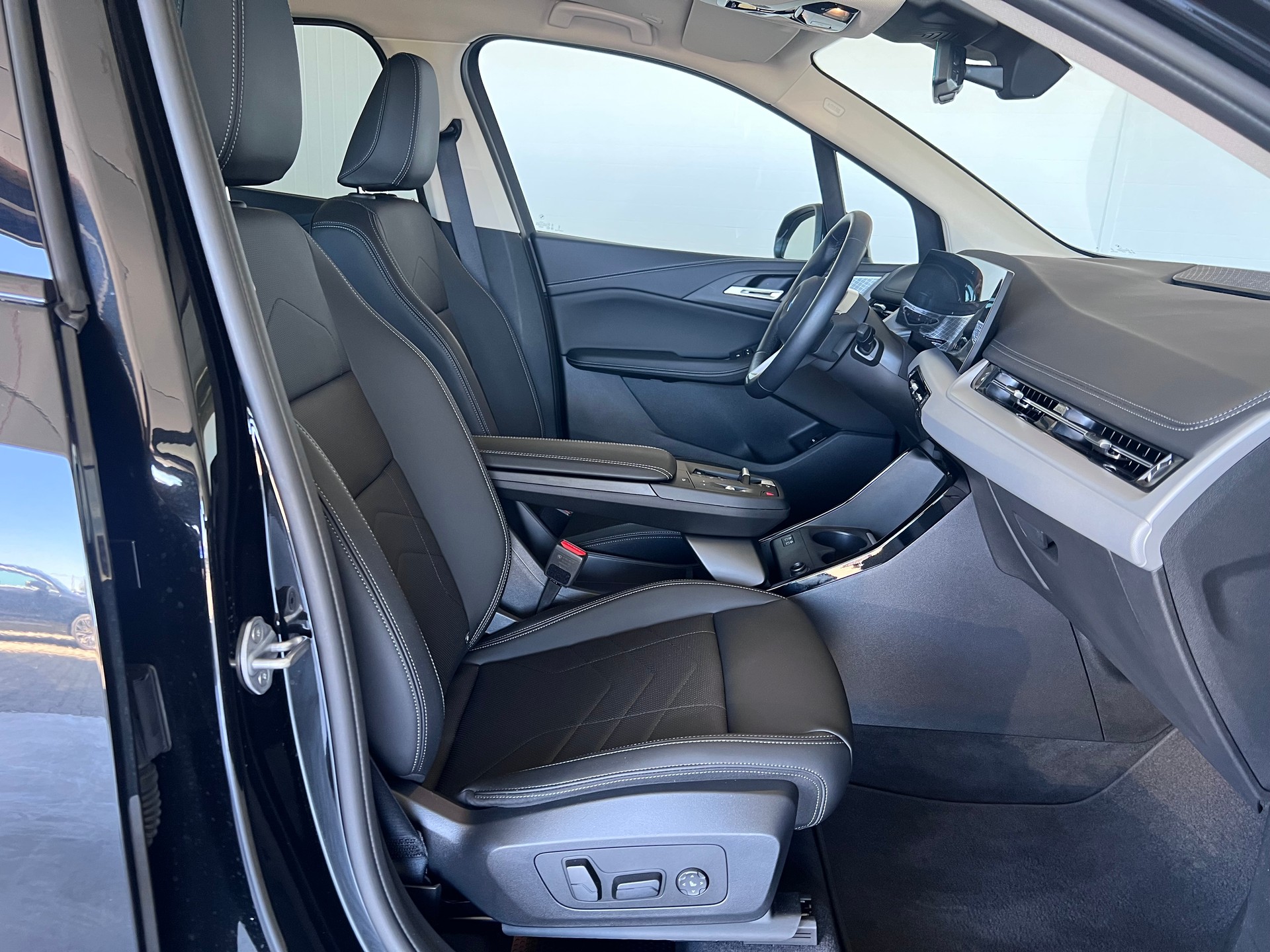 BMW 220i Active Tourer DKG-image-16