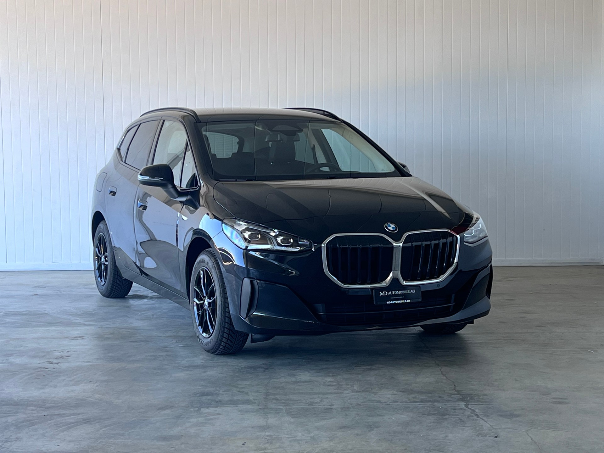 BMW 220i Active Tourer DKG-showroom-element-2