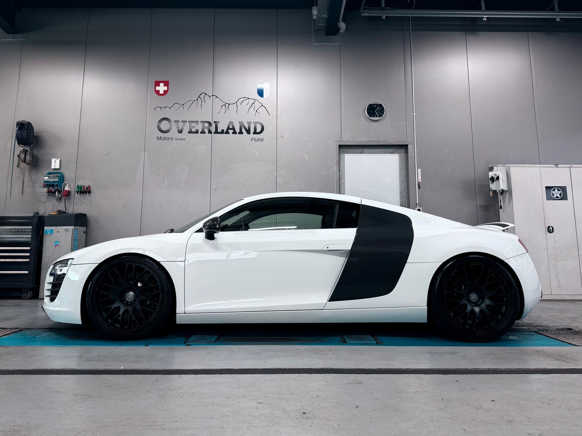 AUDI R8 Coupé 4.2-showroom-element-1