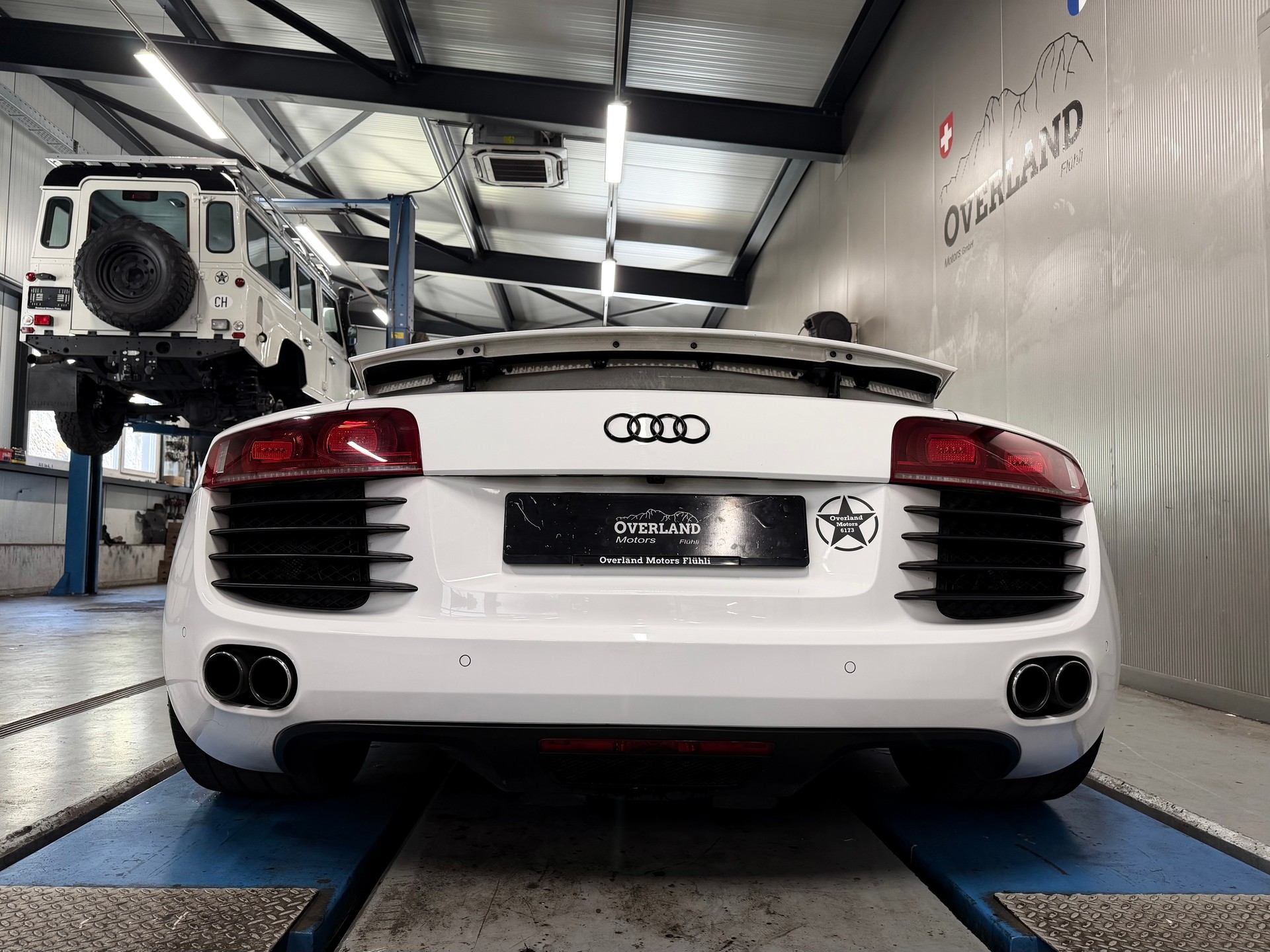 AUDI R8 Coupé 4.2-showroom-element-3
