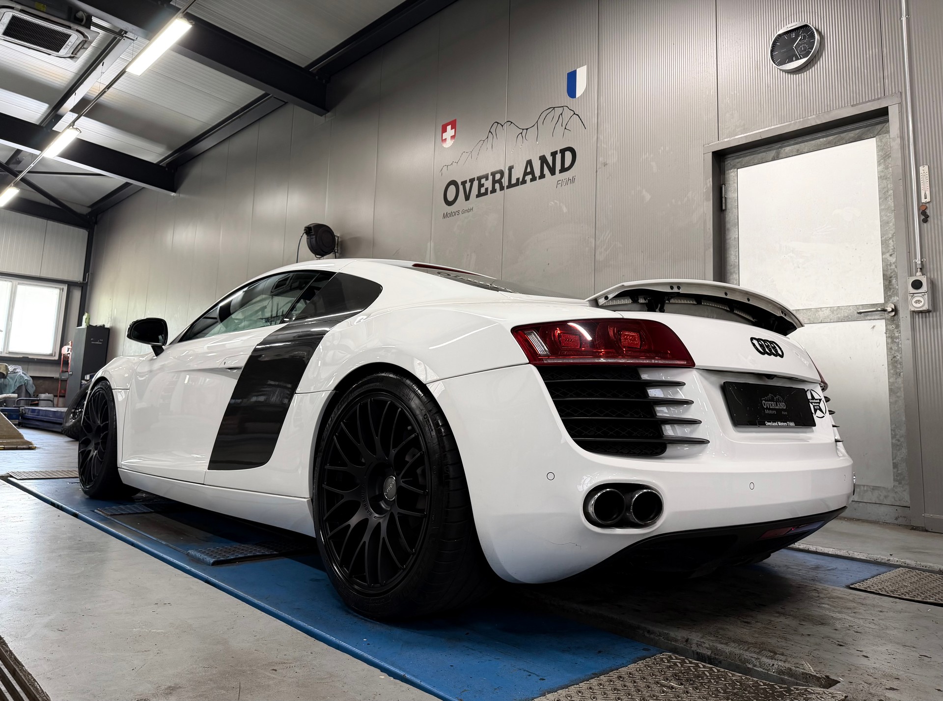 AUDI R8 Coupé 4.2-showroom-element-2