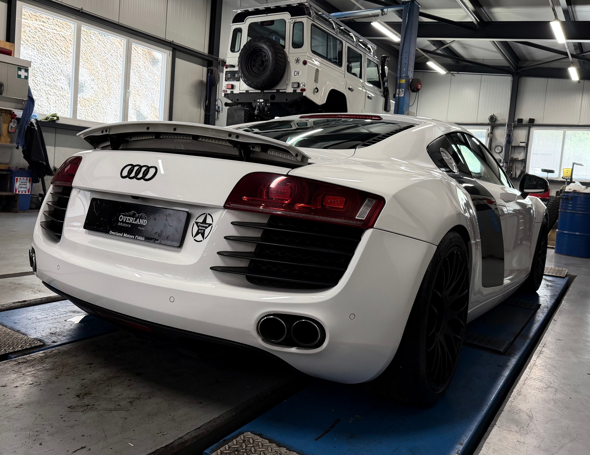 AUDI R8 Coupé 4.2-image-4