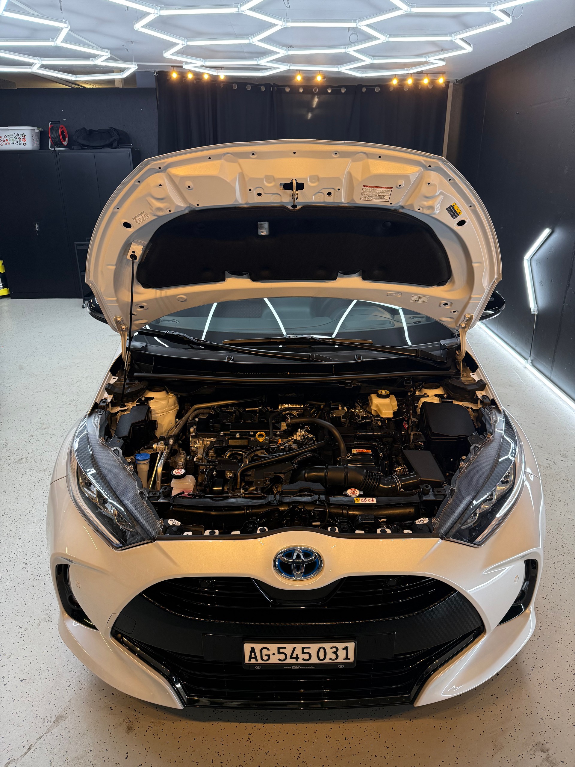TOYOTA 1.5 VVT-i HSD Premium-image-9