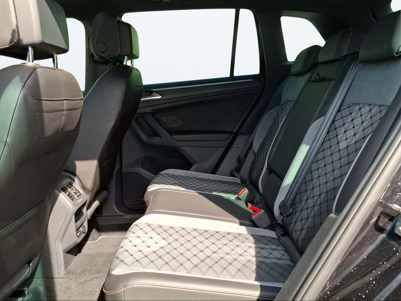 VW Tiguan 1.4TSI PHEV R-Line DSG-image-13