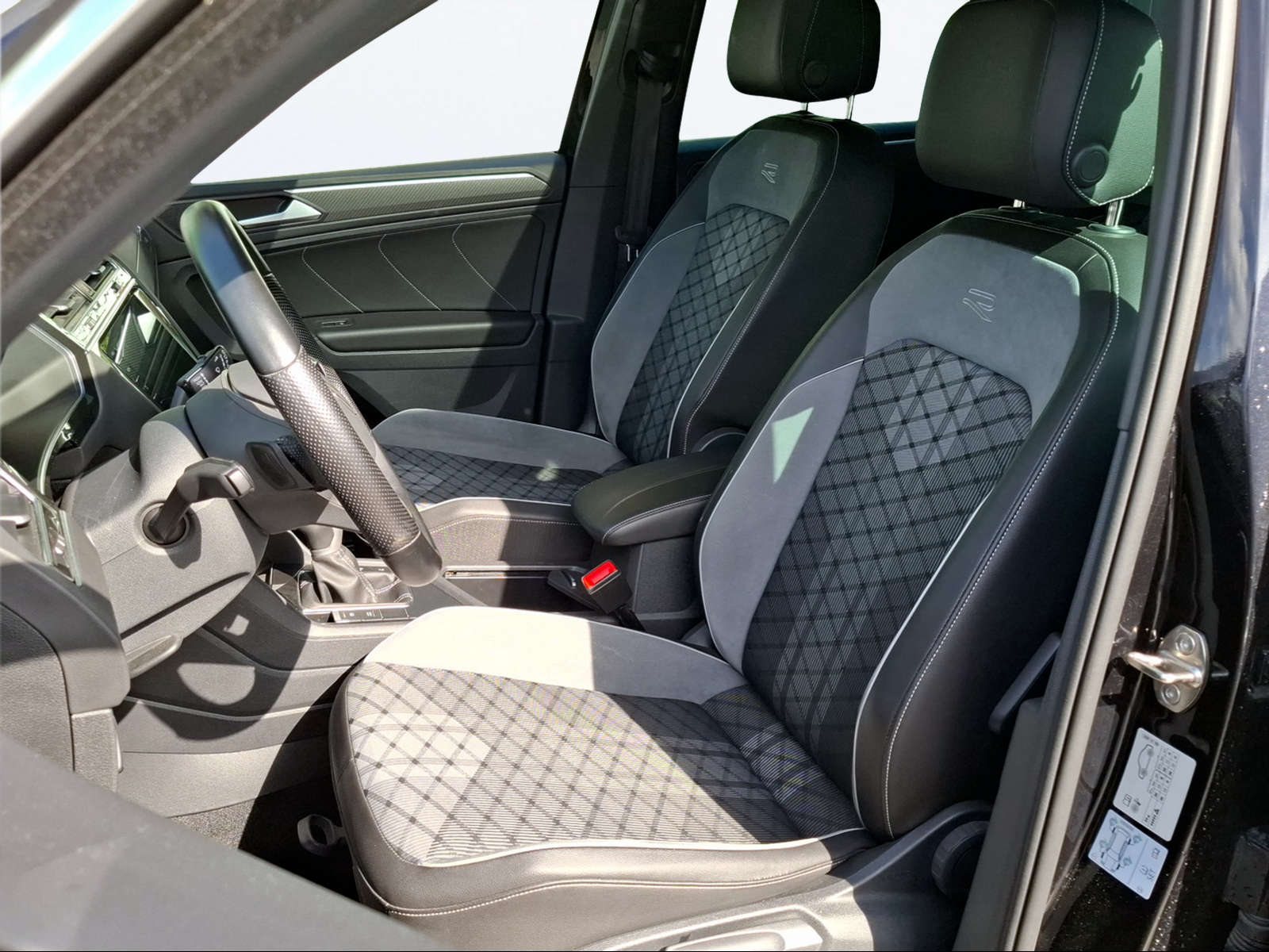 VW Tiguan 1.4TSI PHEV R-Line DSG-image-9