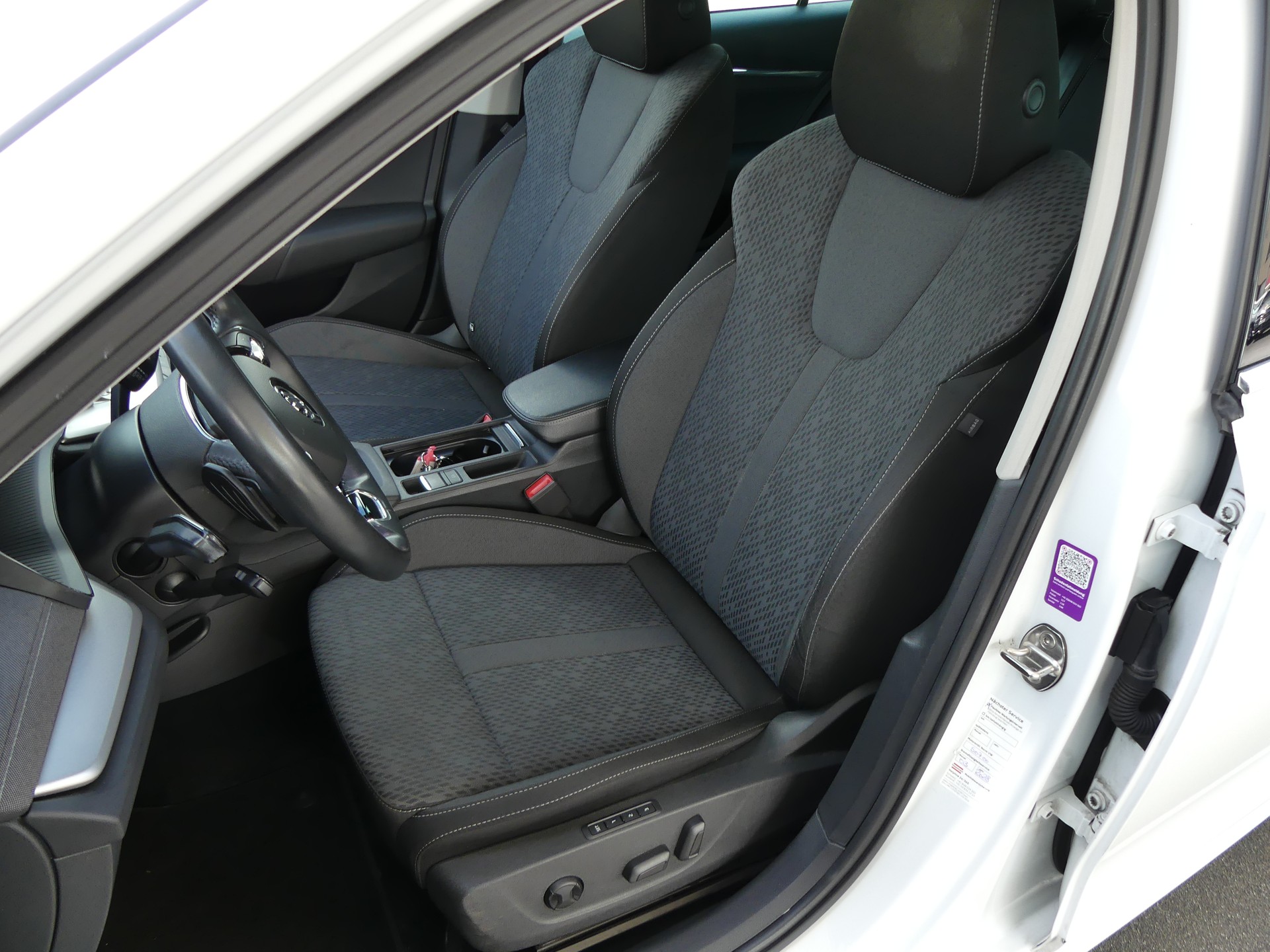 SKODA Octavia Combi 2.0 TDI DSG Style 4x4-image-12