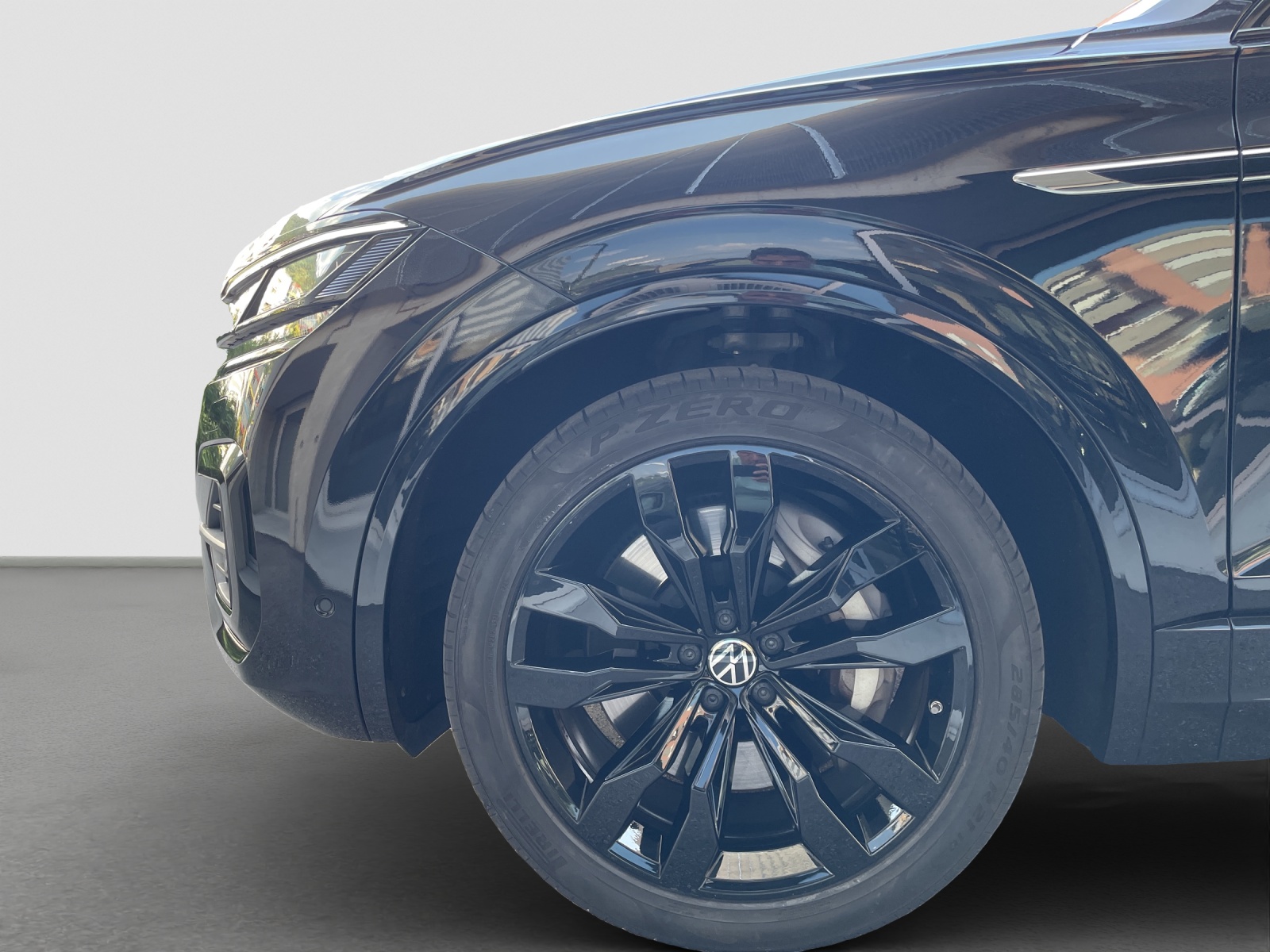 VW Touareg 3.0 TSI eHybrid R Tiptronic-image-4
