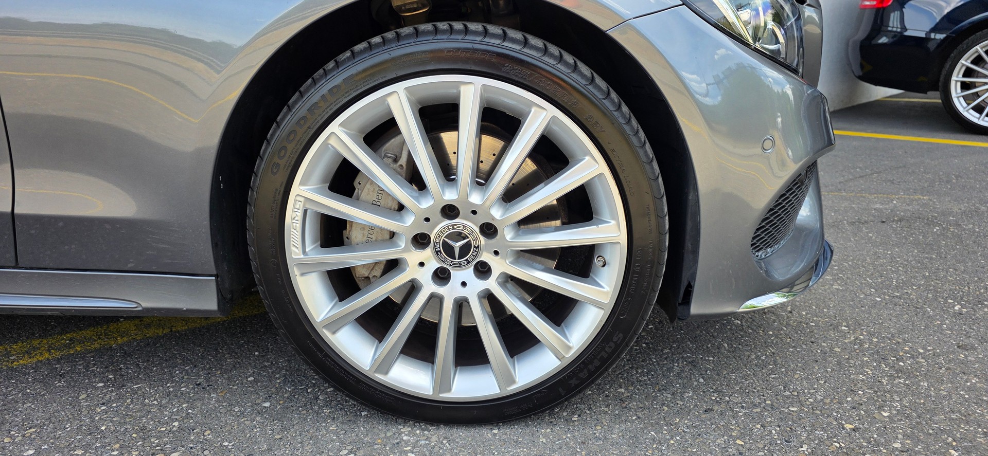 MERCEDES-BENZ C 250 d Swiss Star AMG Line 4Matic 9G-Tronic-image-5