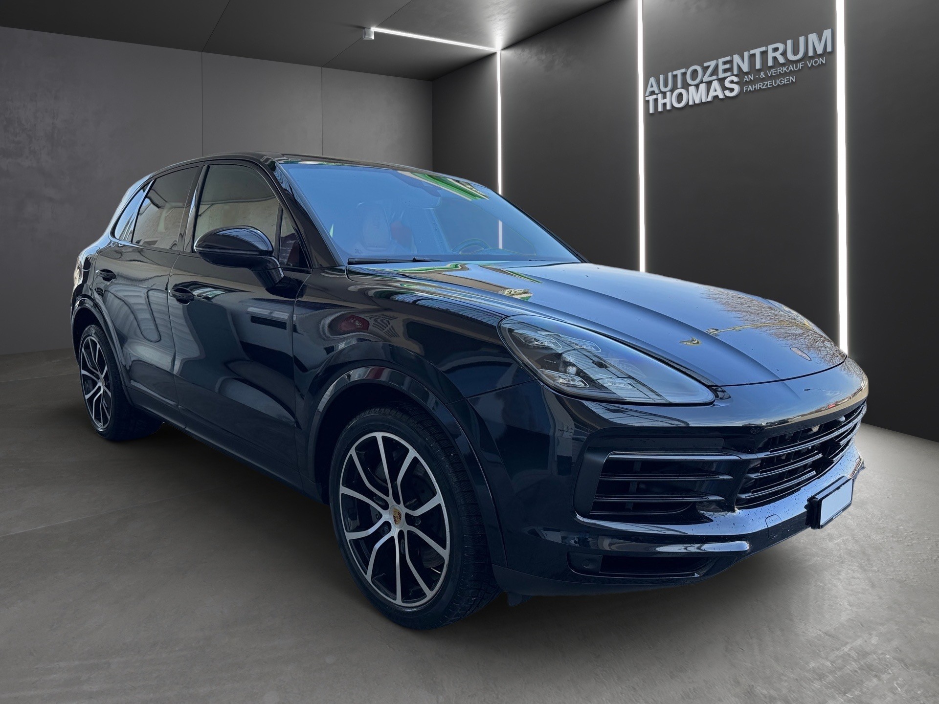PORSCHE Cayenne S-showroom-element-2