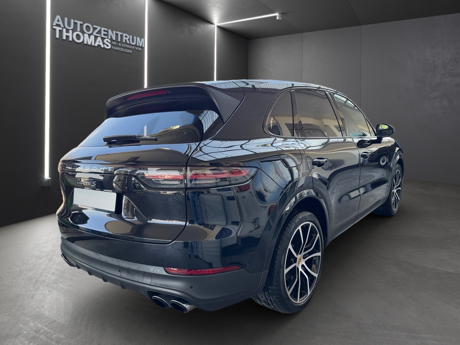 PORSCHE Cayenne S-showroom-element-3