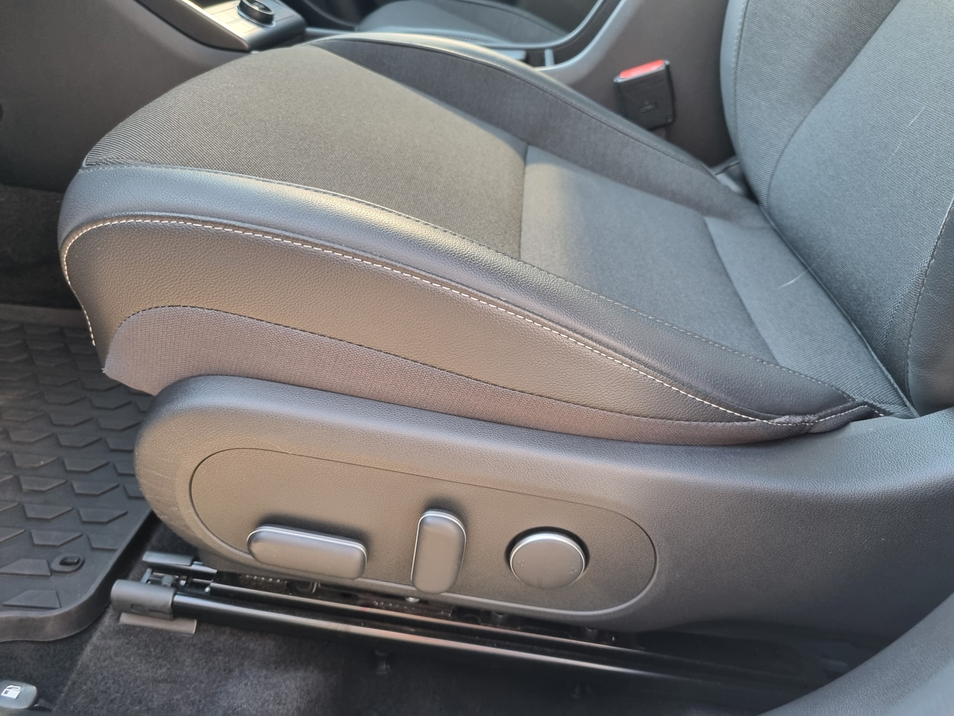HYUNDAI Kona 1.6 GDi HEV Amplia DCT-image-11