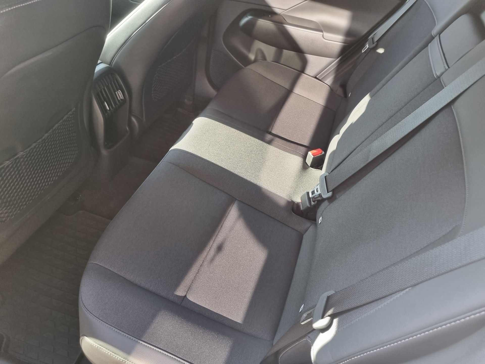 HYUNDAI Kona 1.6 GDi HEV Amplia DCT-image-8