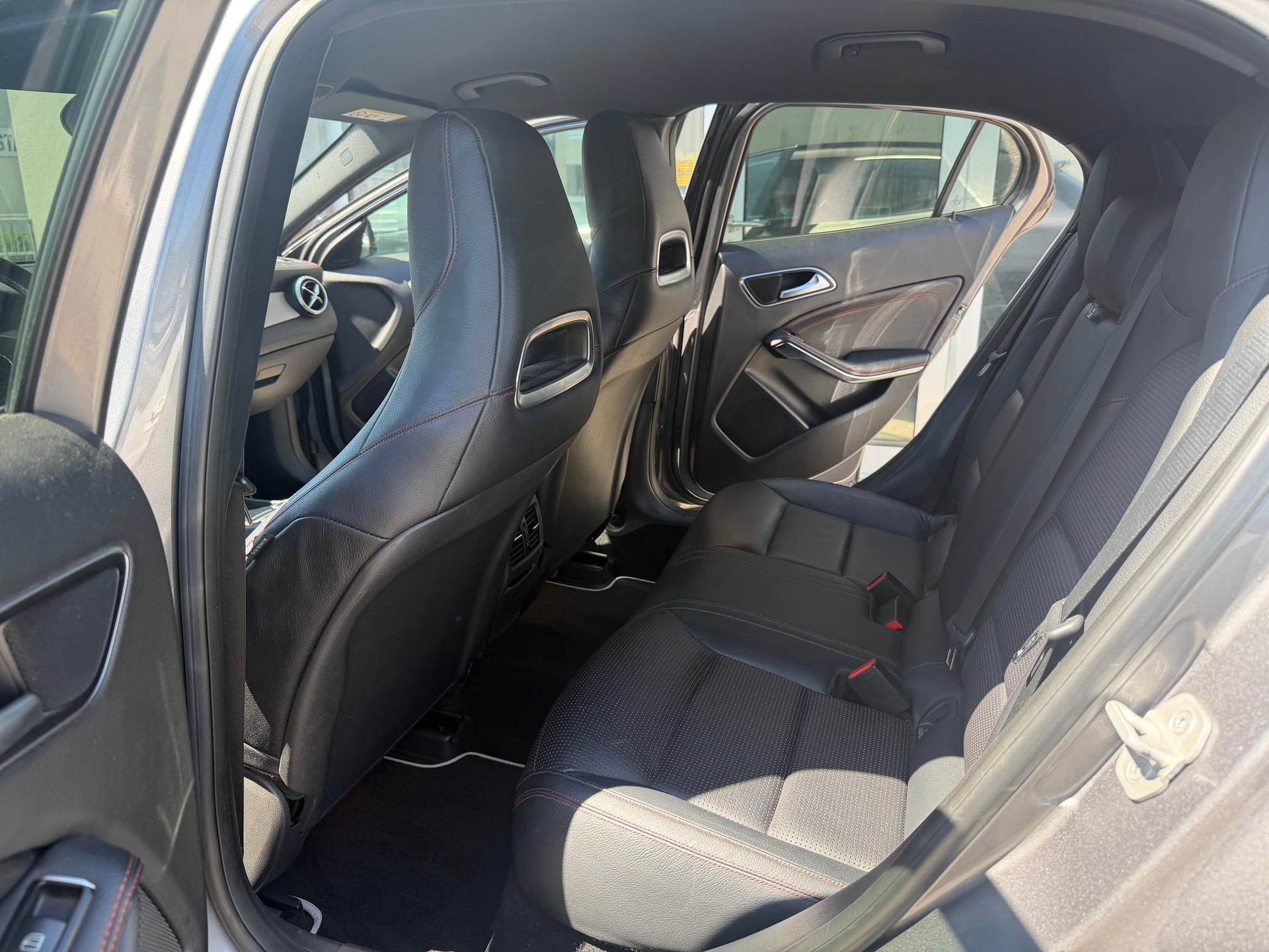 MERCEDES-BENZ GLA 220 CDI AMG Line 4Matic 7G-DCT-image-10