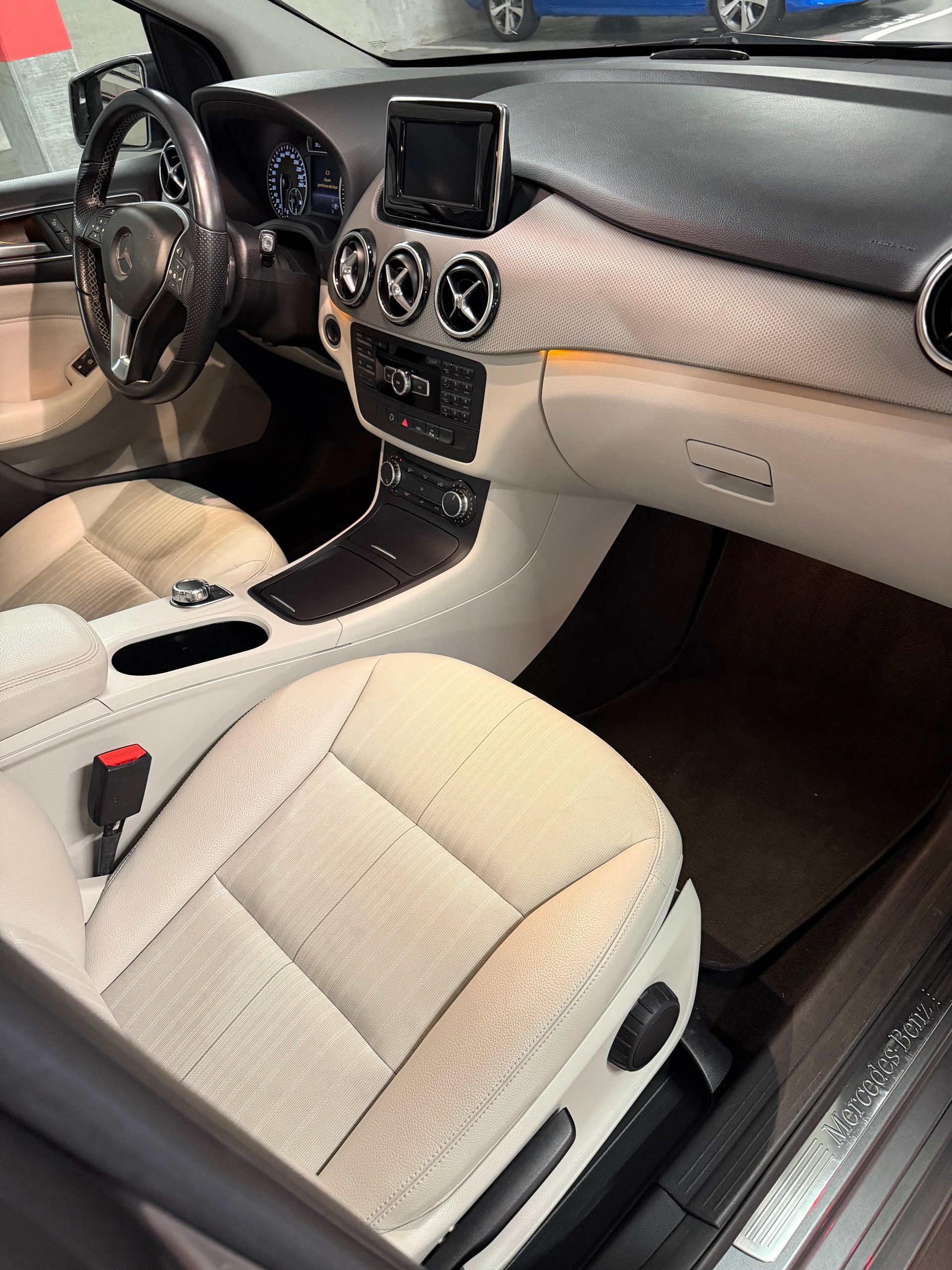 MERCEDES-BENZ B 220 4Matic 7G-DCT-image-12