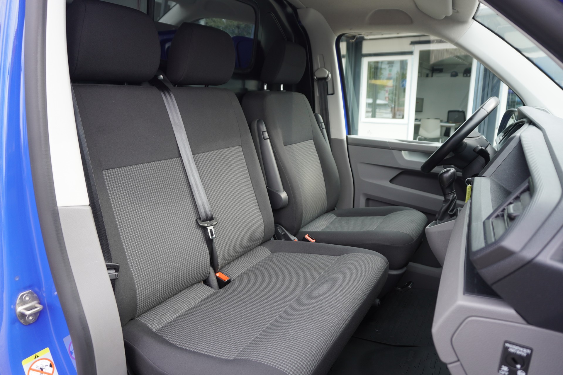 VW T6.1 2.0 TDI DSG EINBAUSCHRÄNKE!!!-image-12