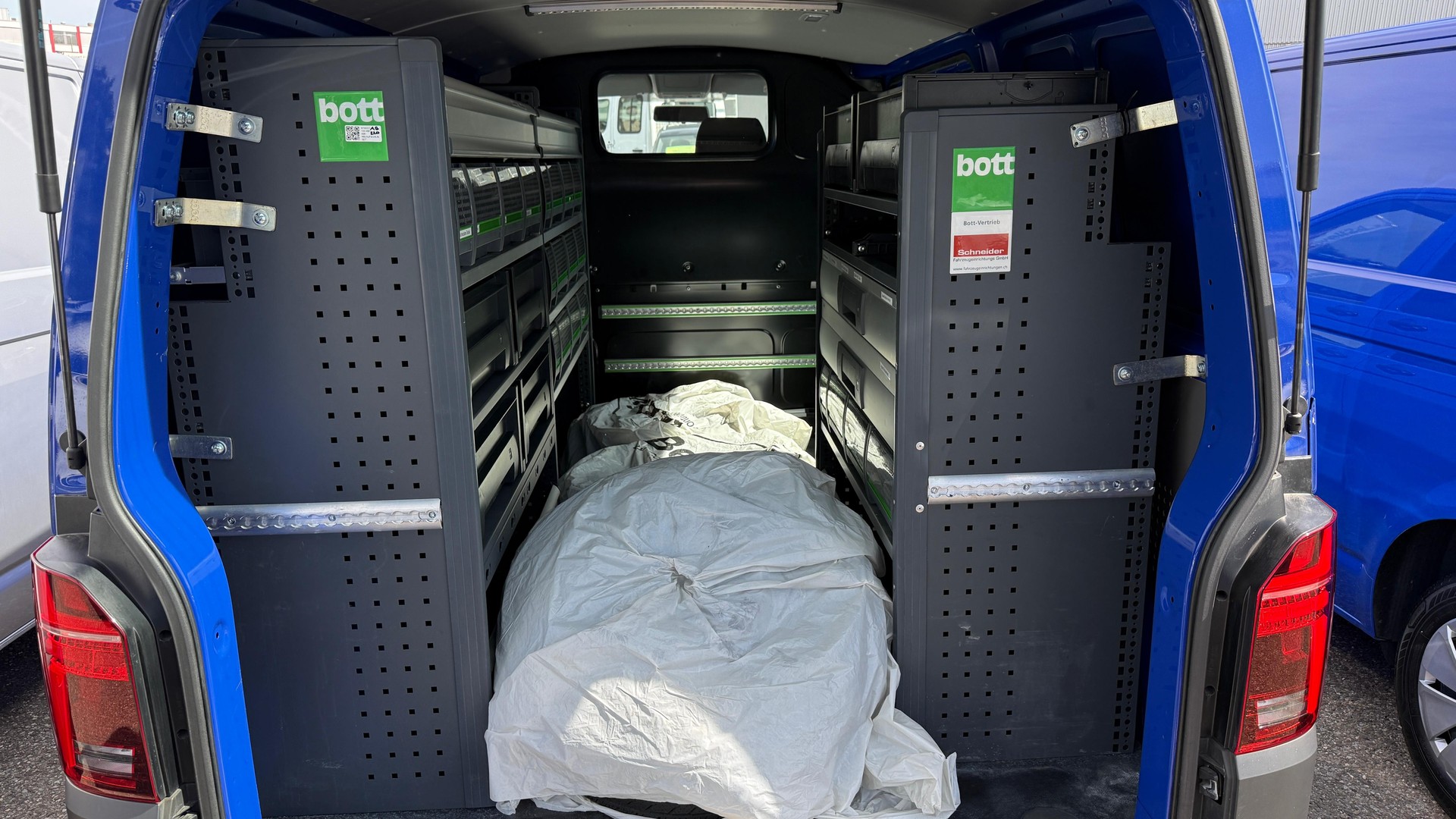 VW T6.1 2.0 TDI DSG EINBAUSCHRÄNKE!!!-image-27