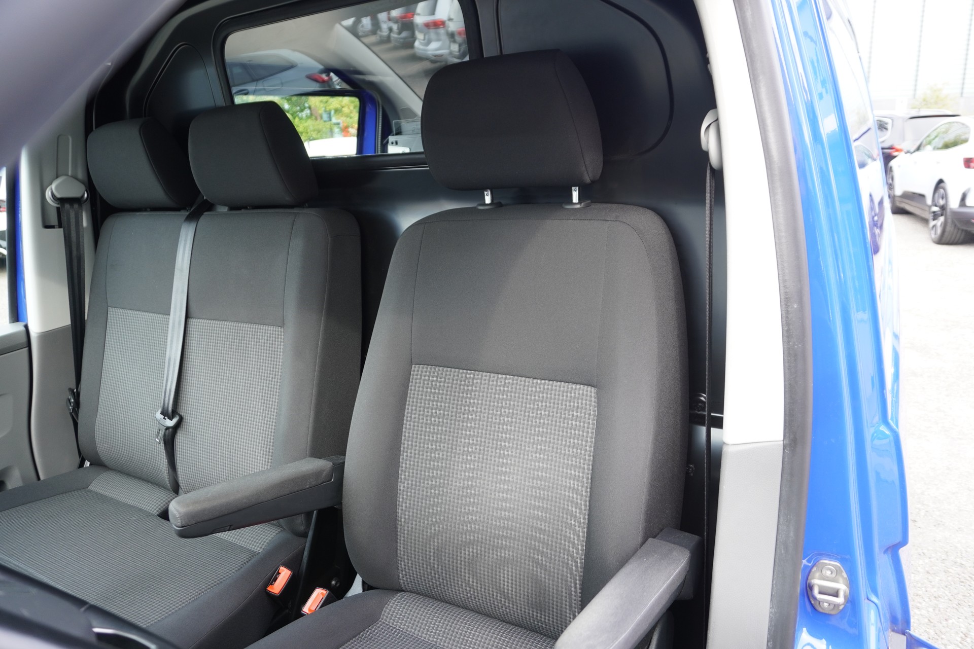 VW T6.1 2.0 TDI DSG EINBAUSCHRÄNKE!!!-image-10