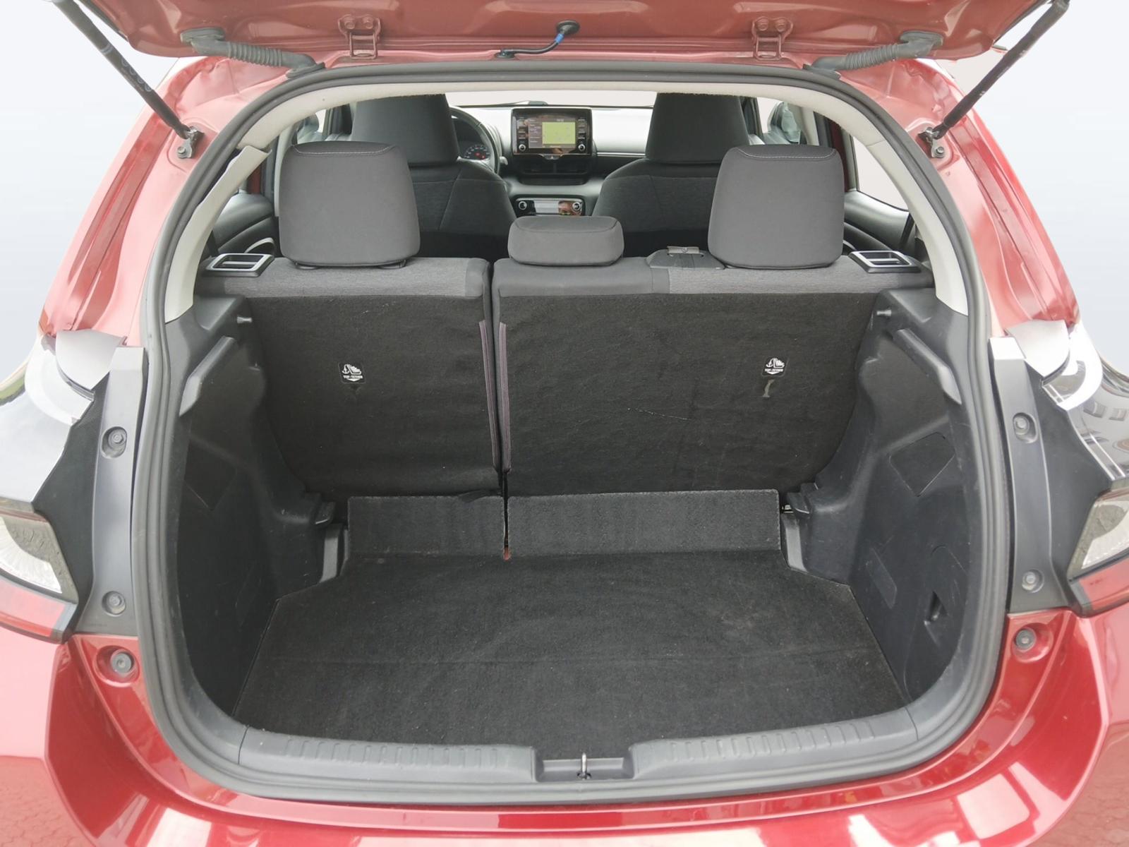 TOYOTA Yaris 1.5 VVT-i HSD Active-image-13