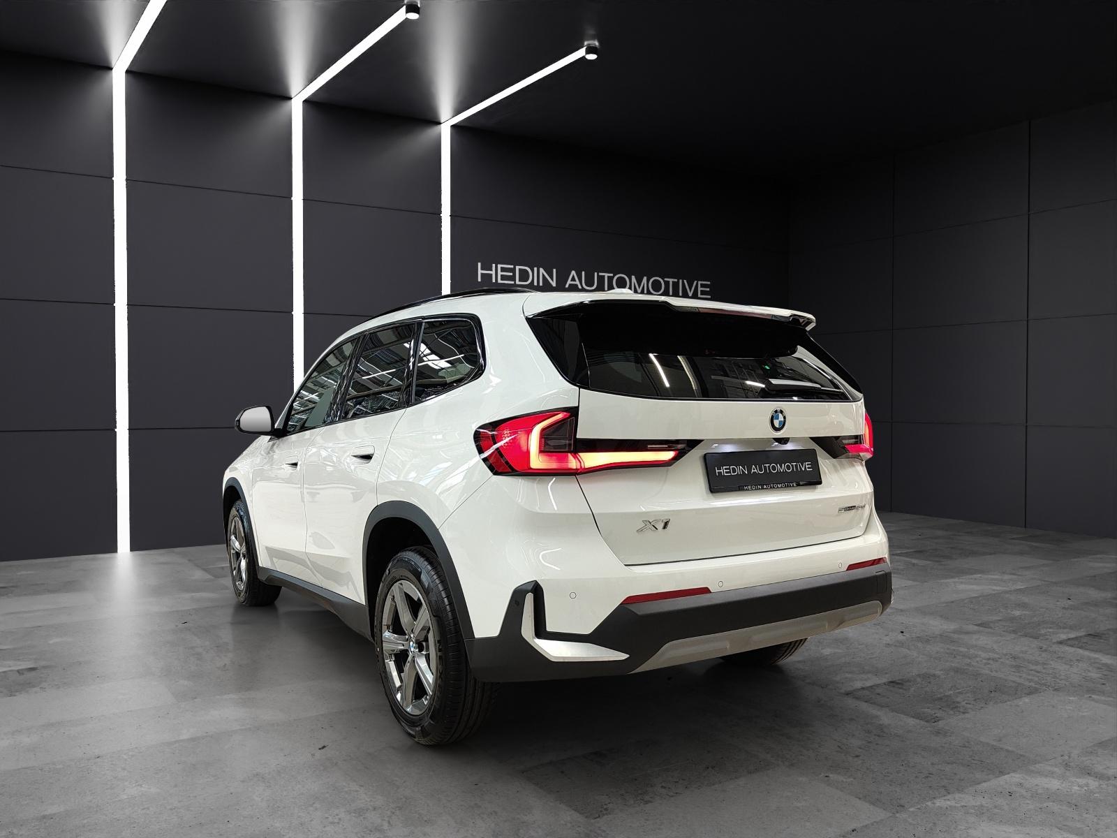 BMW X1 18d sDrive-showroom-element-3