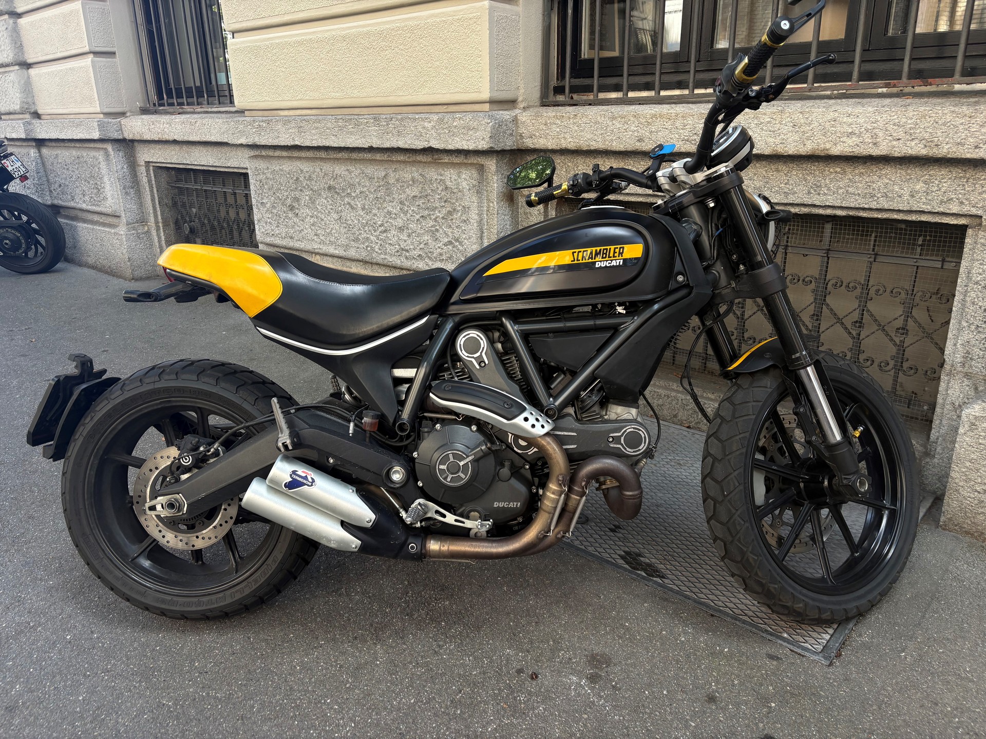 DUCATI SCRAMBLER 800-image-0