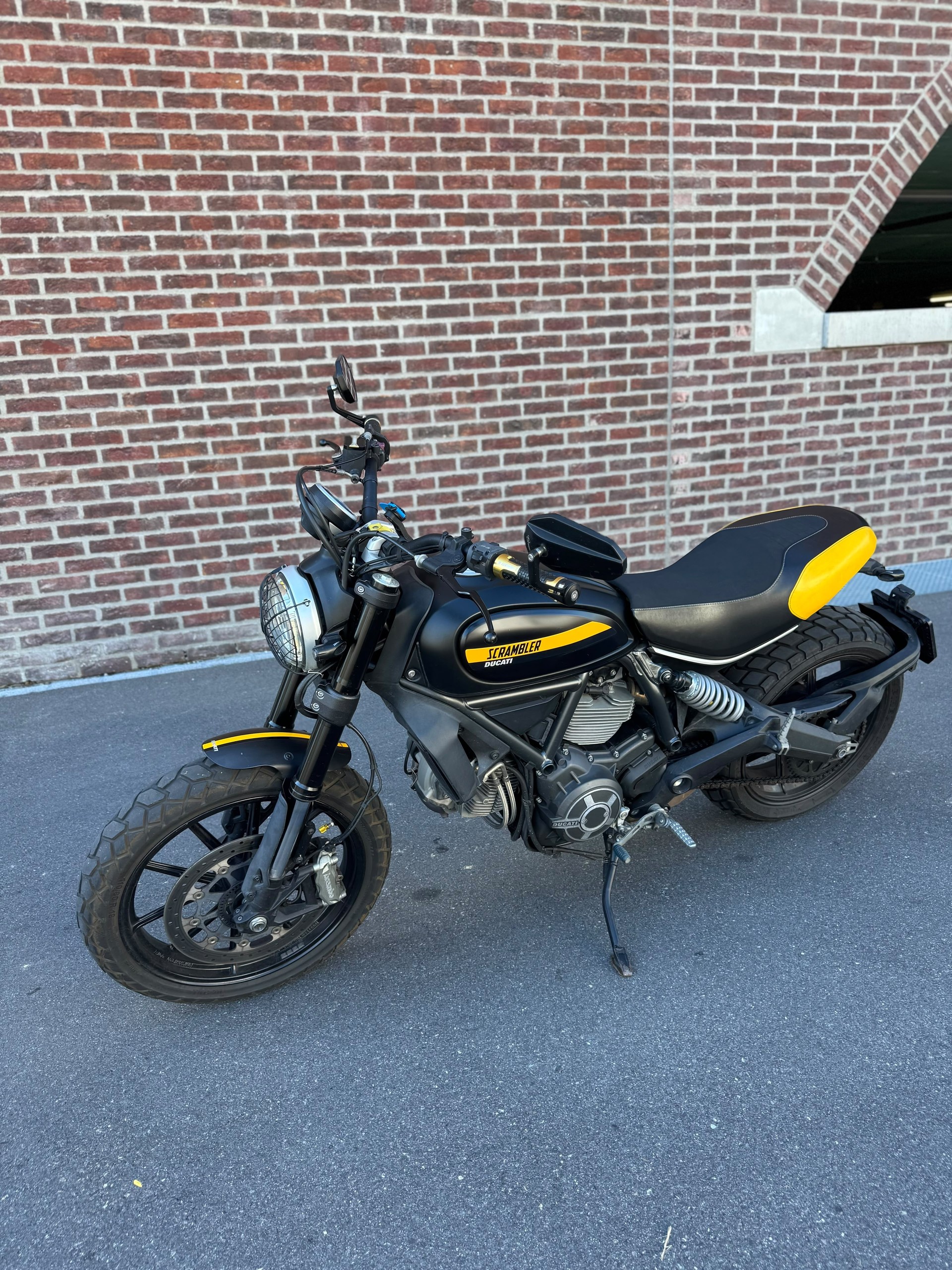 DUCATI SCRAMBLER 800-showroom-element-2