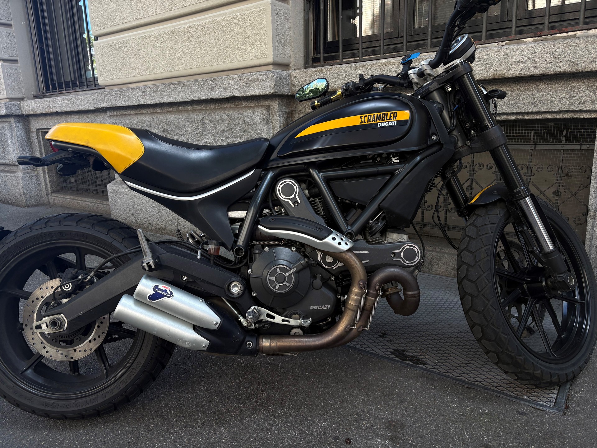 DUCATI SCRAMBLER 800-image-2