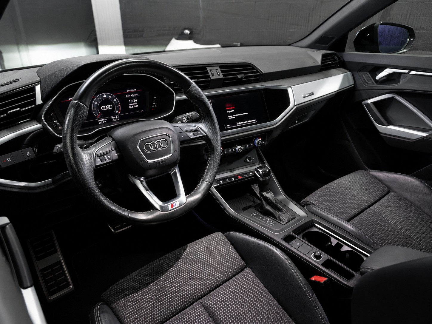 AUDI Q3 Sportback 40 TDI S line quattro S-tronic-image-3