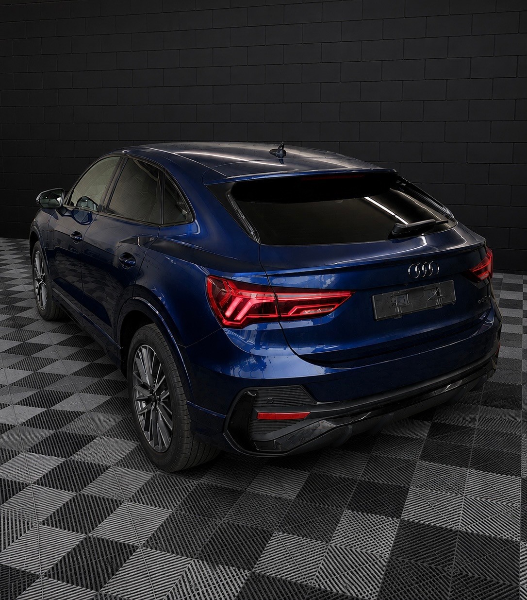 AUDI Q3 Sportback 40 TDI S line quattro S-tronic-image-1