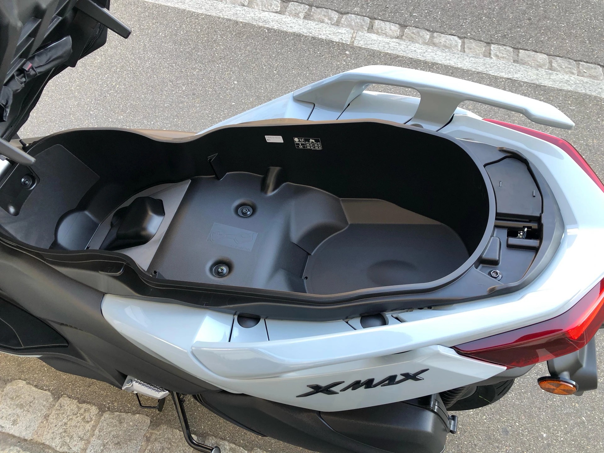 YAMAHA X-Max 300 Tech Max+-image-6