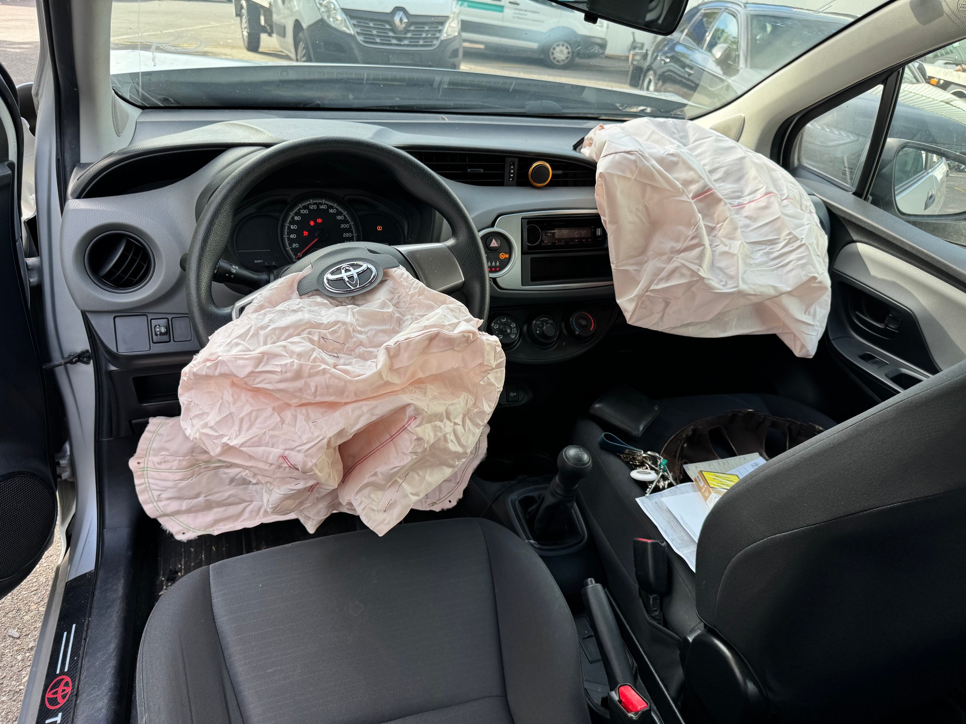 TOYOTA Yaris 1.0 Terra-image-15