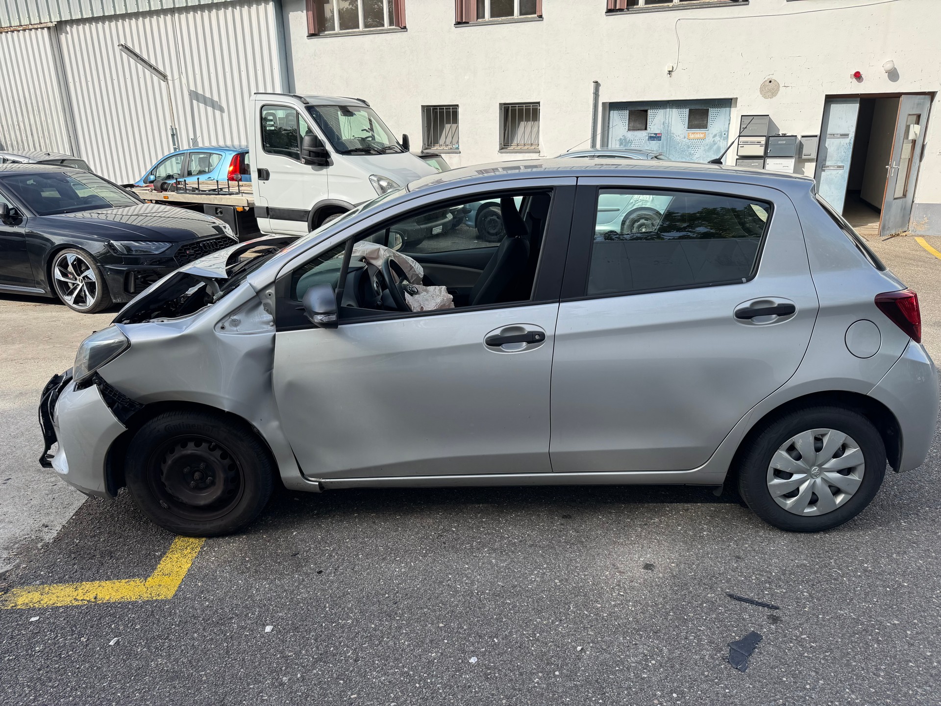 TOYOTA Yaris 1.0 Terra-image-6