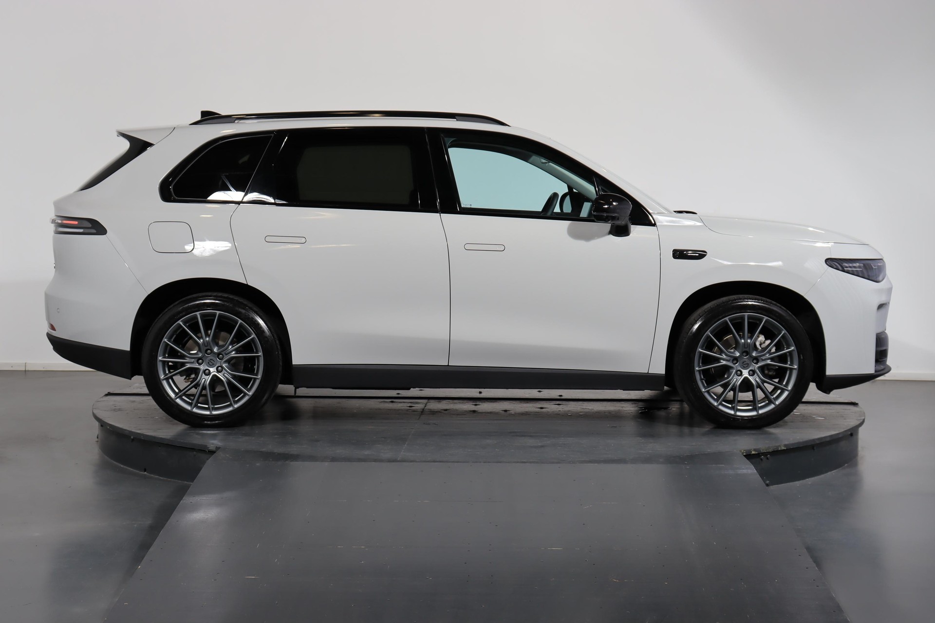 LEAPMOTOR C10 1.5 REEV Design-showroom-element-1
