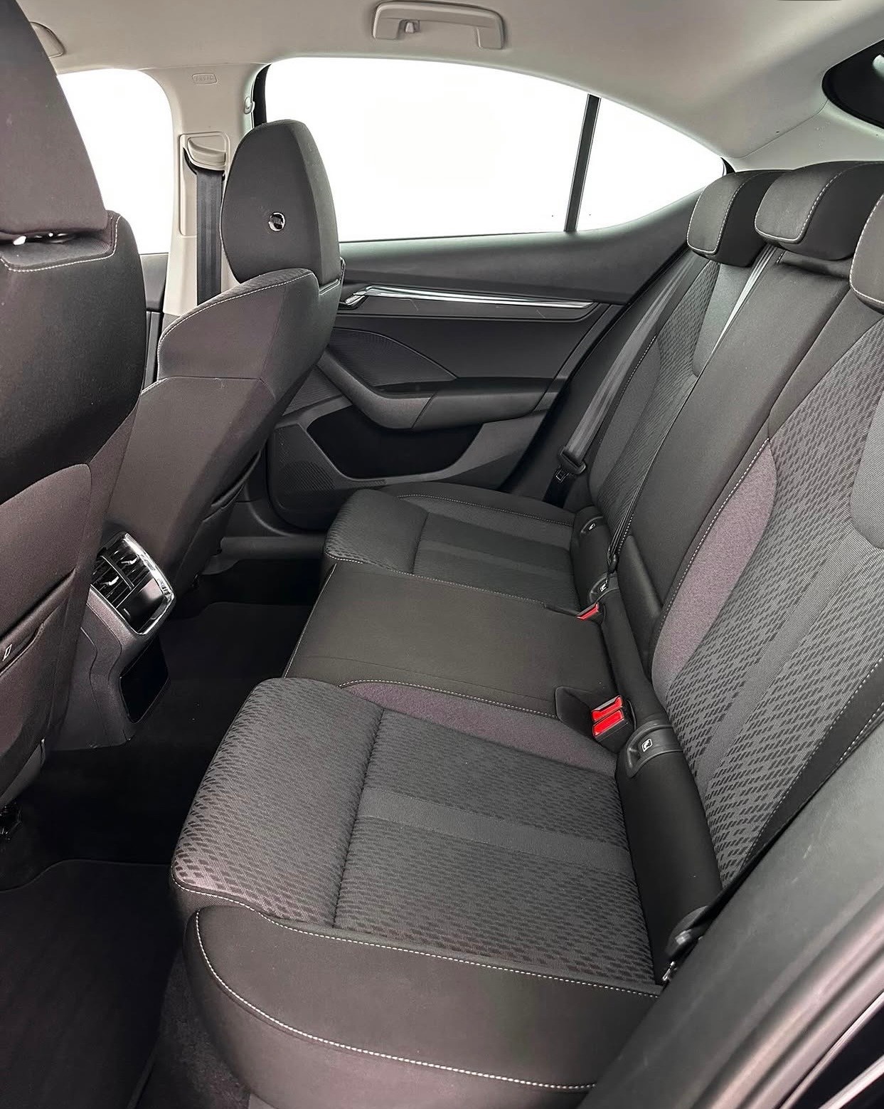 SKODA Octavia 2.0 TDI DSG Style-image-11