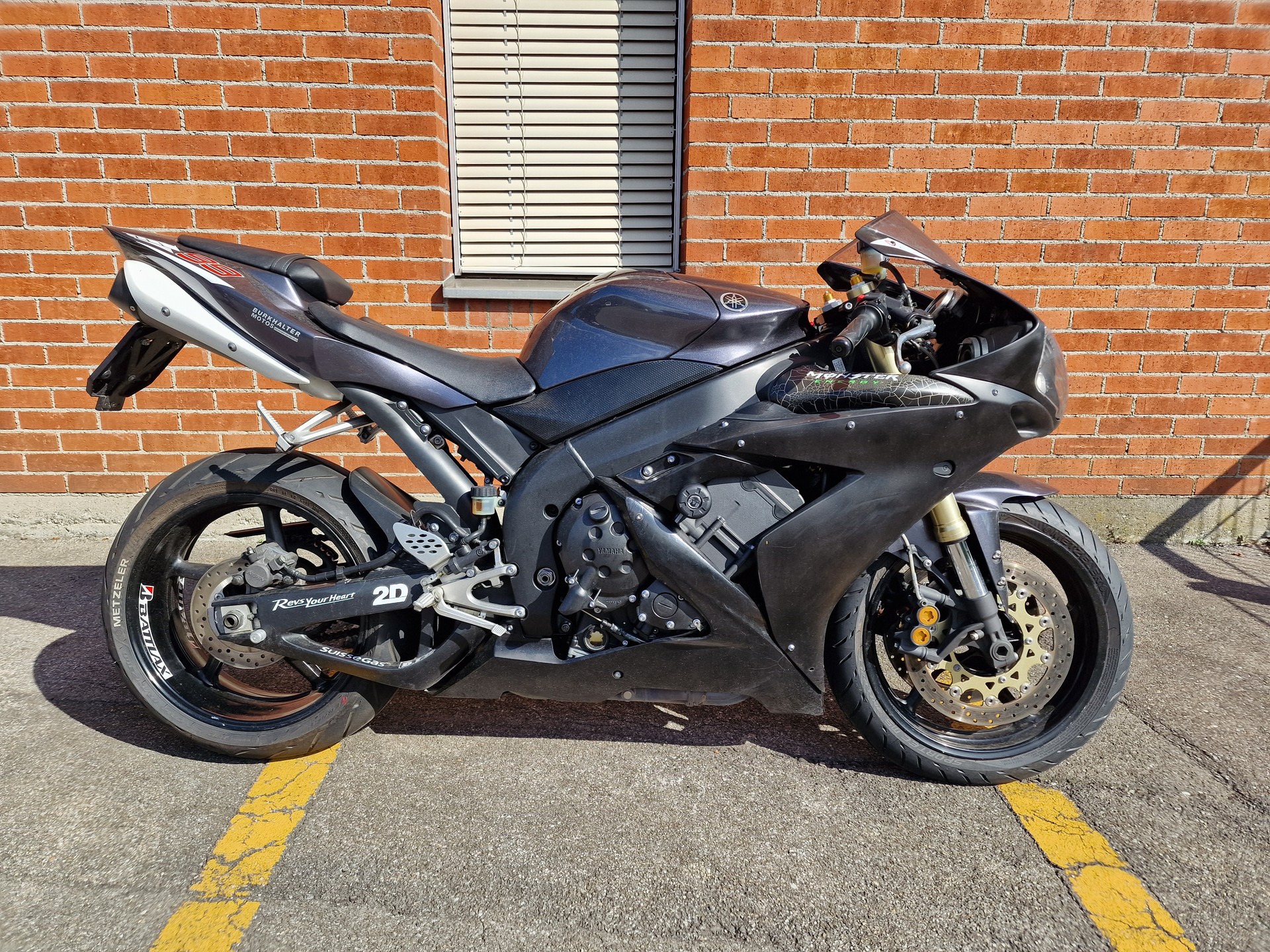 YAMAHA YZF-R1-image-1