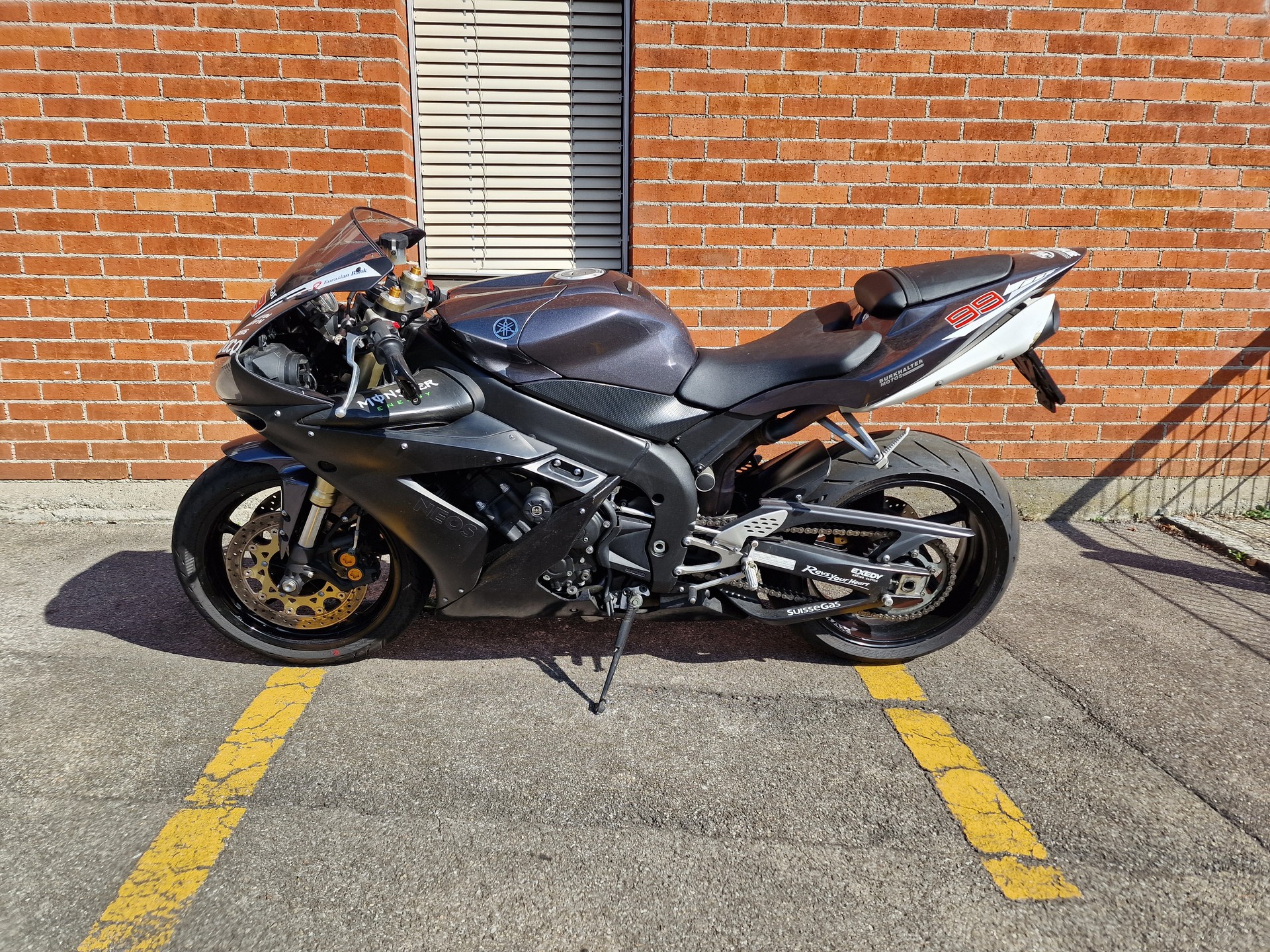 YAMAHA YZF-R1-image-2