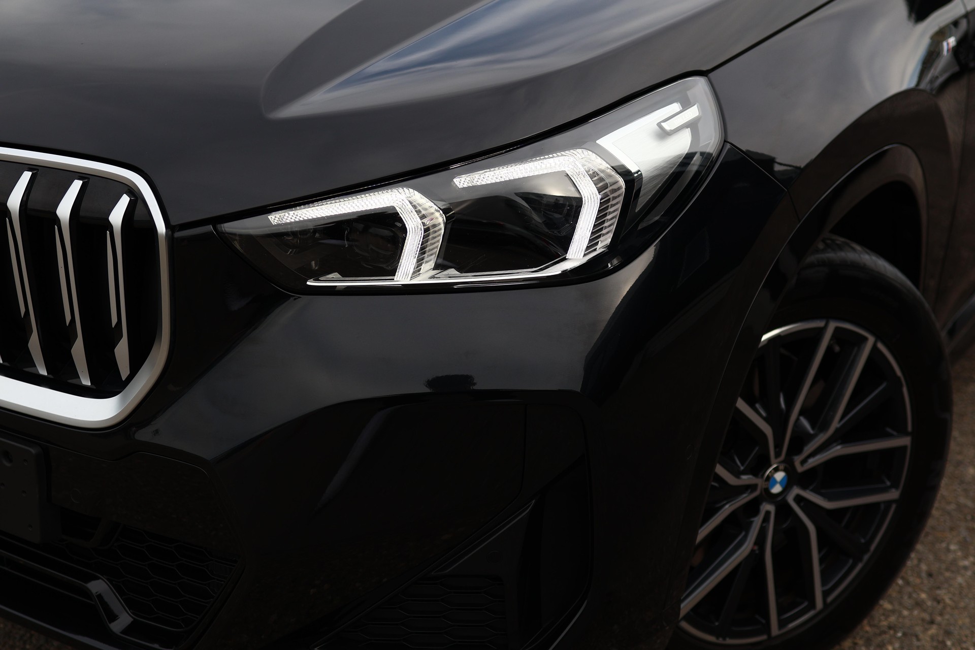 BMW X1 xDrive 23d 48V M Sport * Panoramadach * Harman/Kardon * Elektr. Sitze * 360° Kamera * AHK *-showroom-element-1